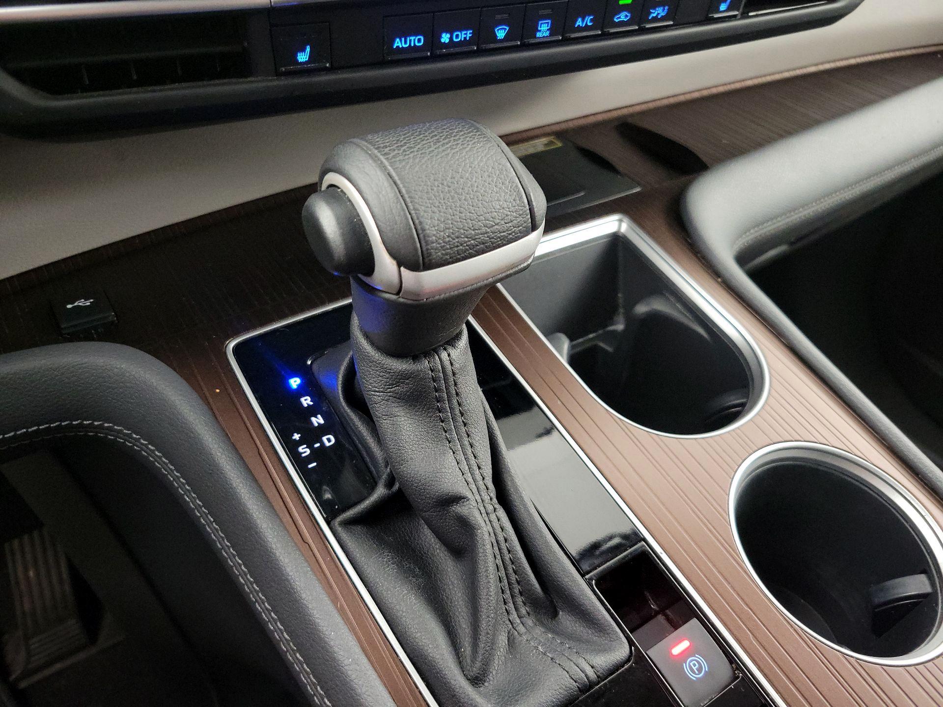 Thumbnail: 2023 Toyota Sienna - 18