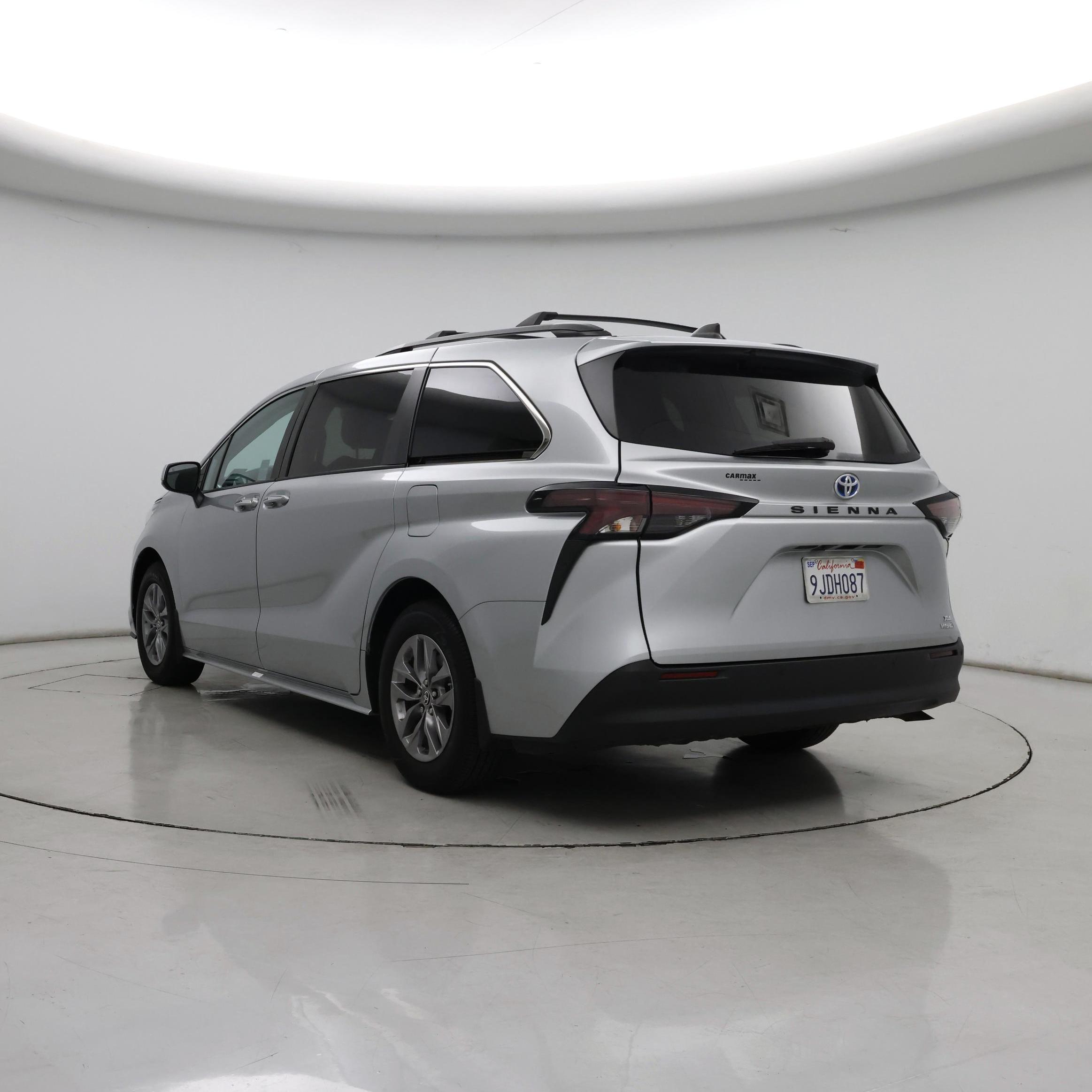Thumbnail: 2023 Toyota Sienna - 2