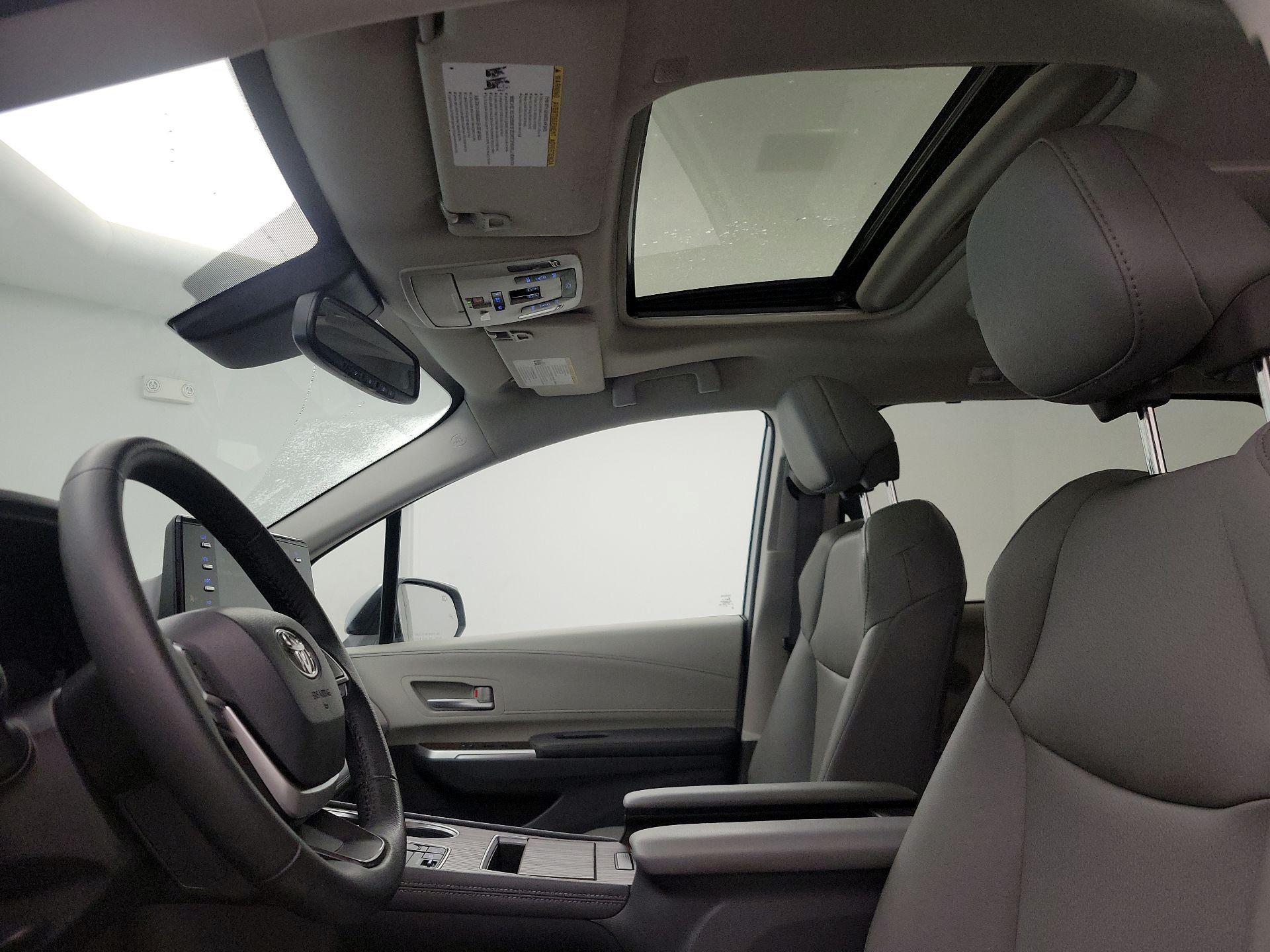 Thumbnail: 2023 Toyota Sienna - 20