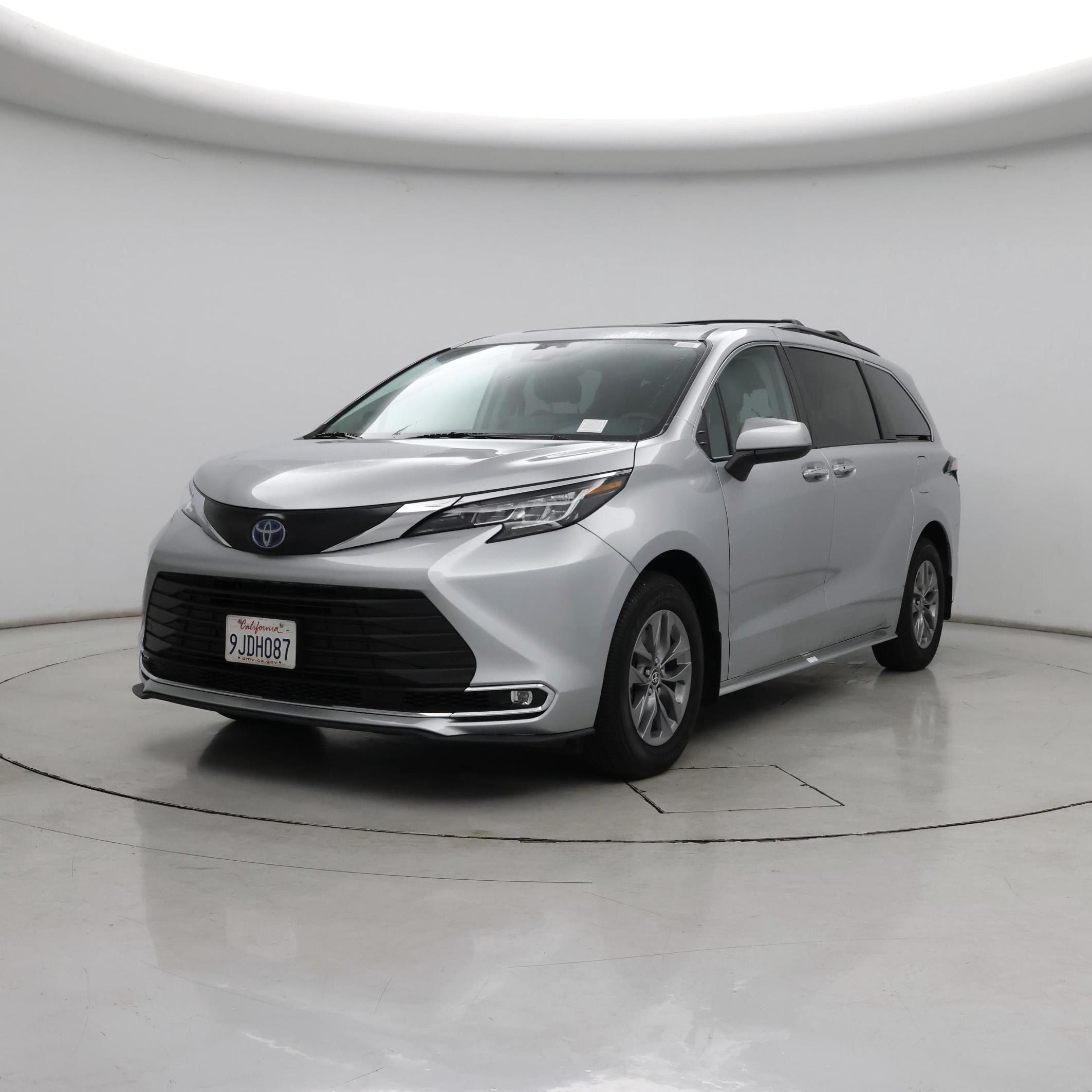 Thumbnail: 2023 Toyota Sienna - 4