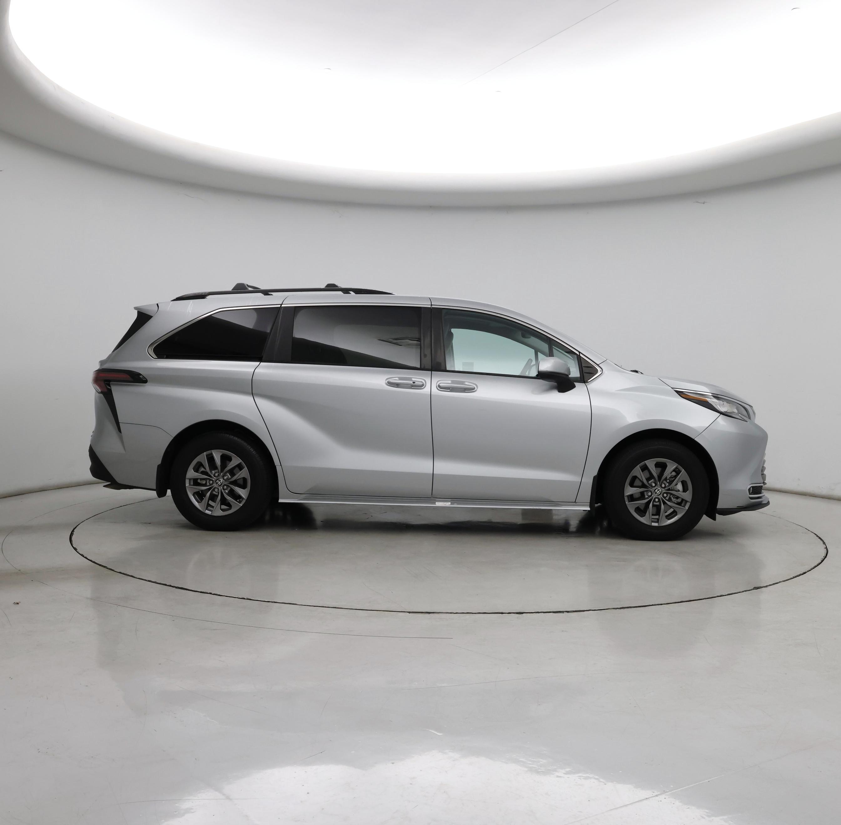 Thumbnail: 2023 Toyota Sienna - 7