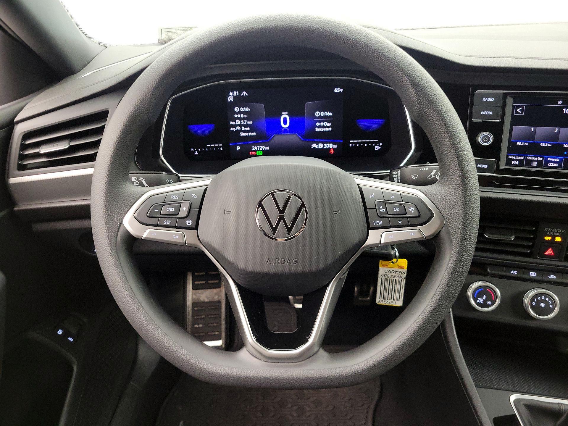 Thumbnail: 2023 Volkswagen Jetta - 10