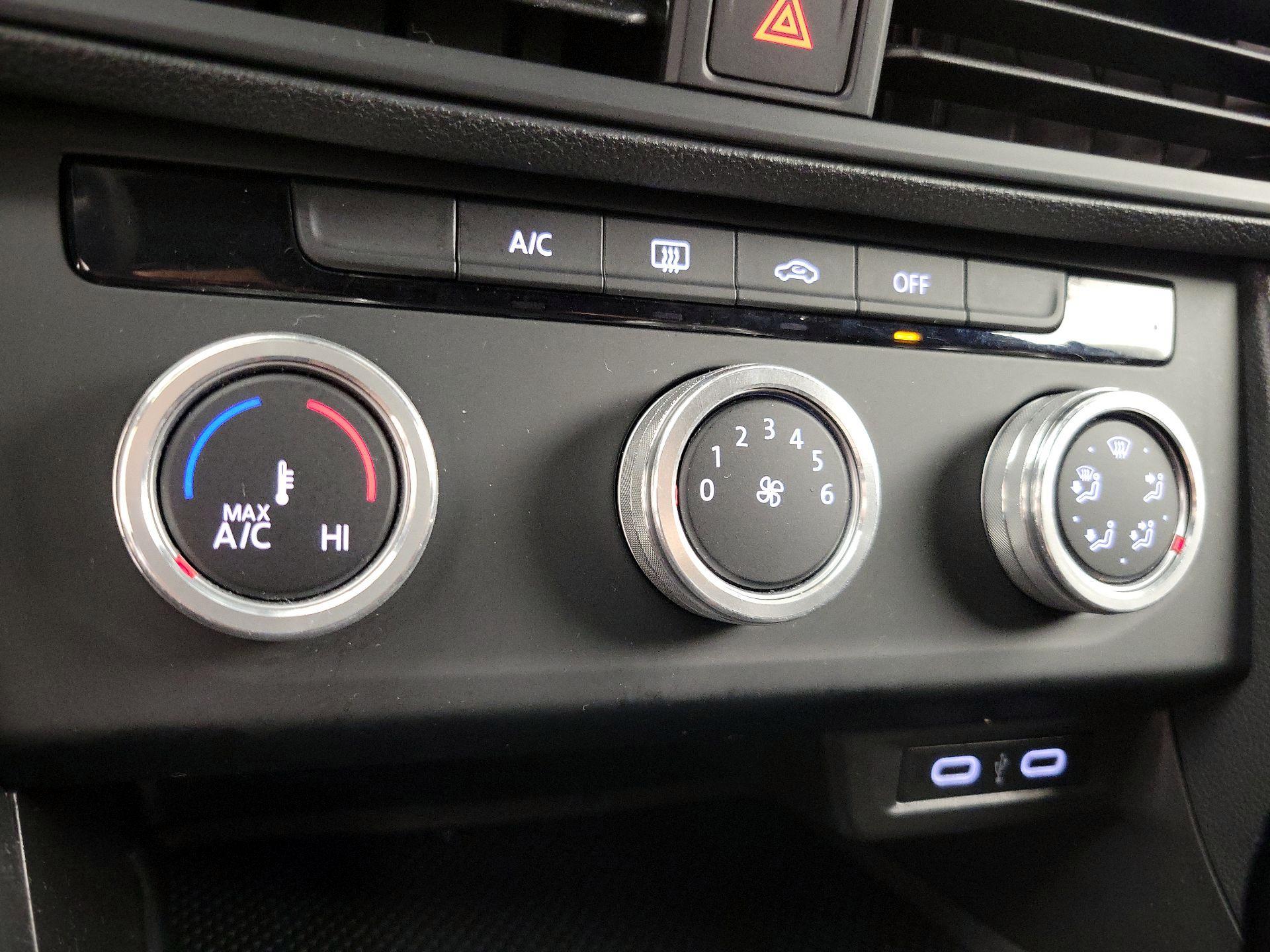 Thumbnail: 2023 Volkswagen Jetta - 16