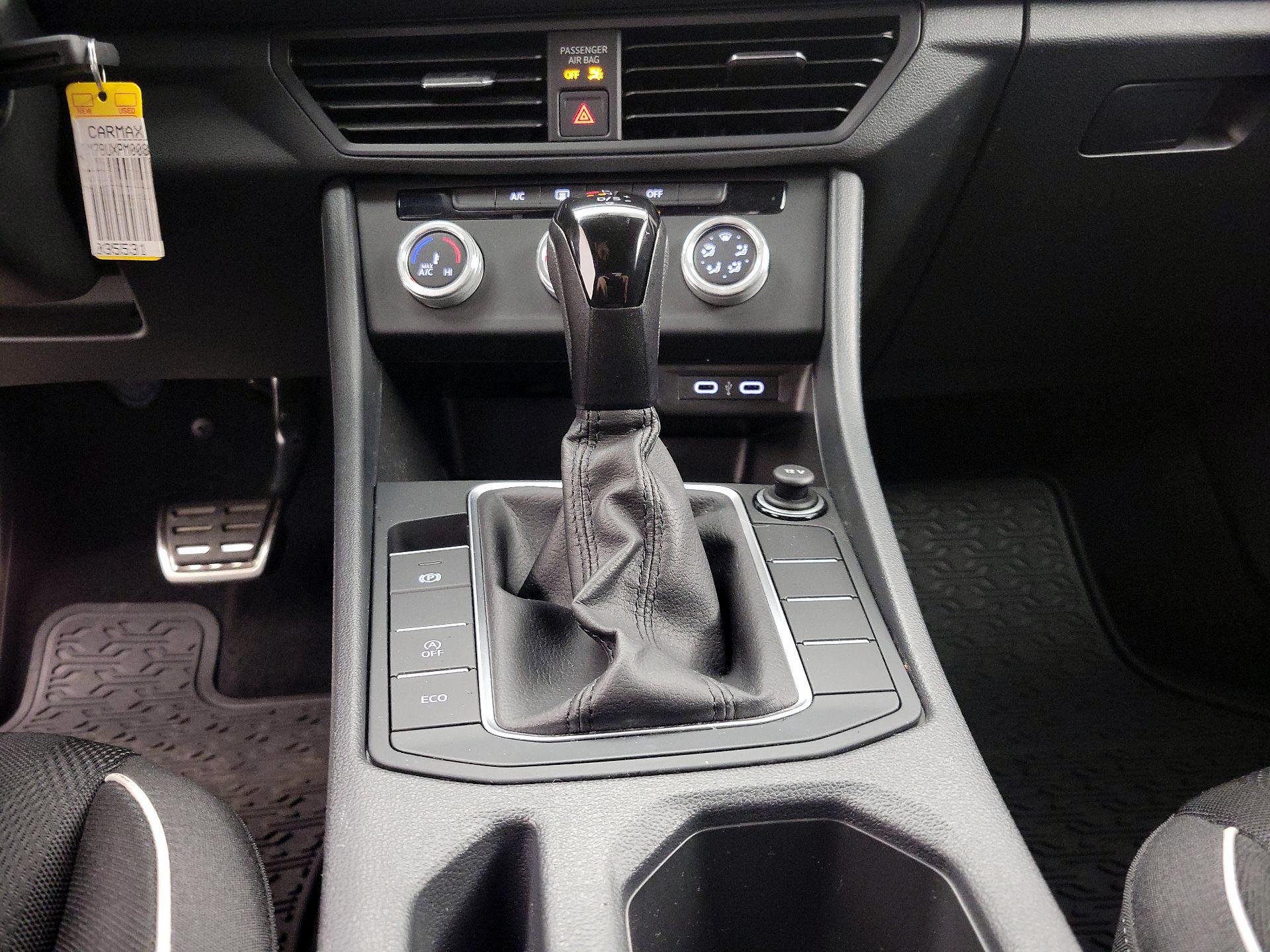 Thumbnail: 2023 Volkswagen Jetta - 17