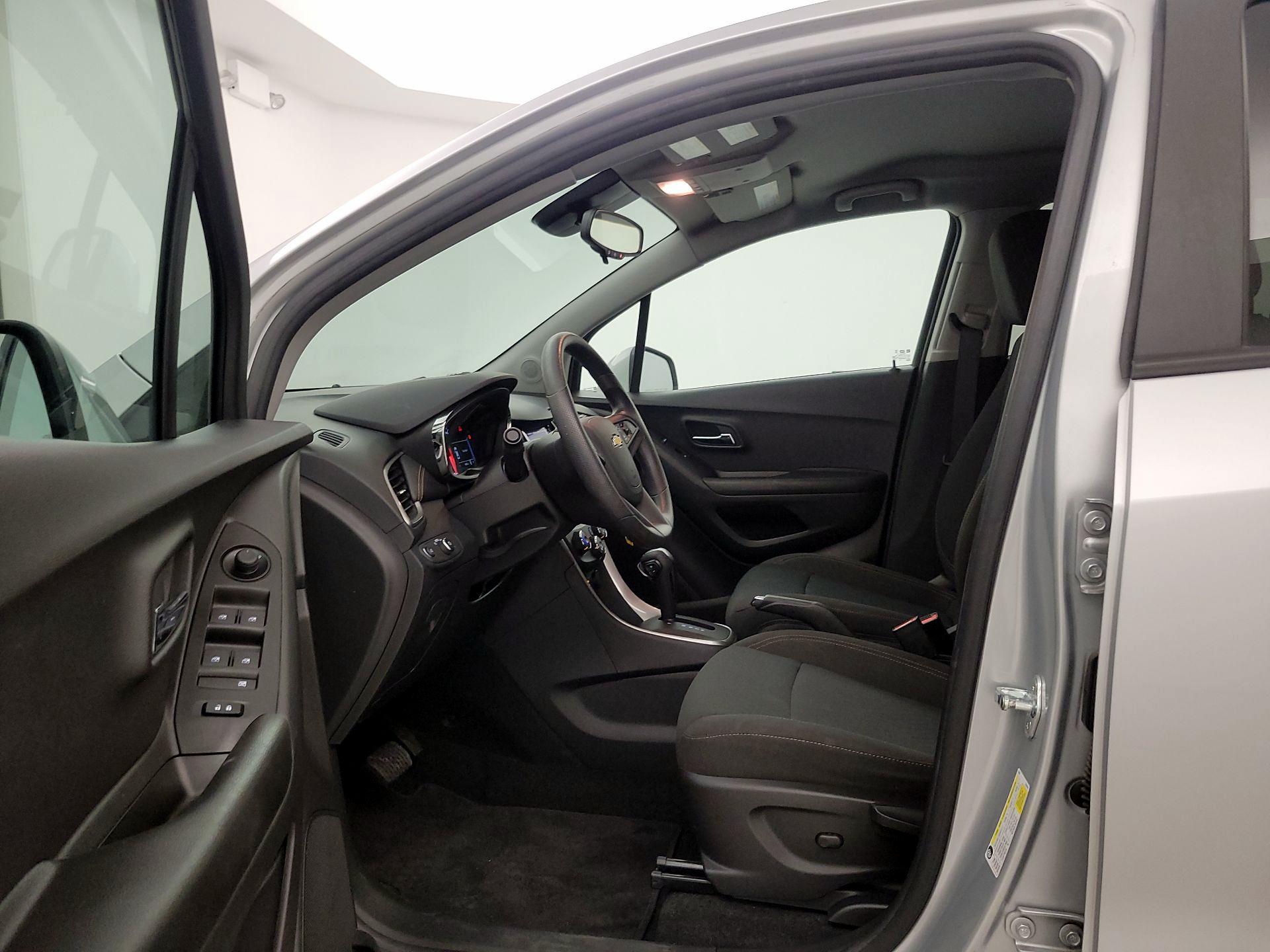 Thumbnail: 2022 Chevrolet Trax - 11