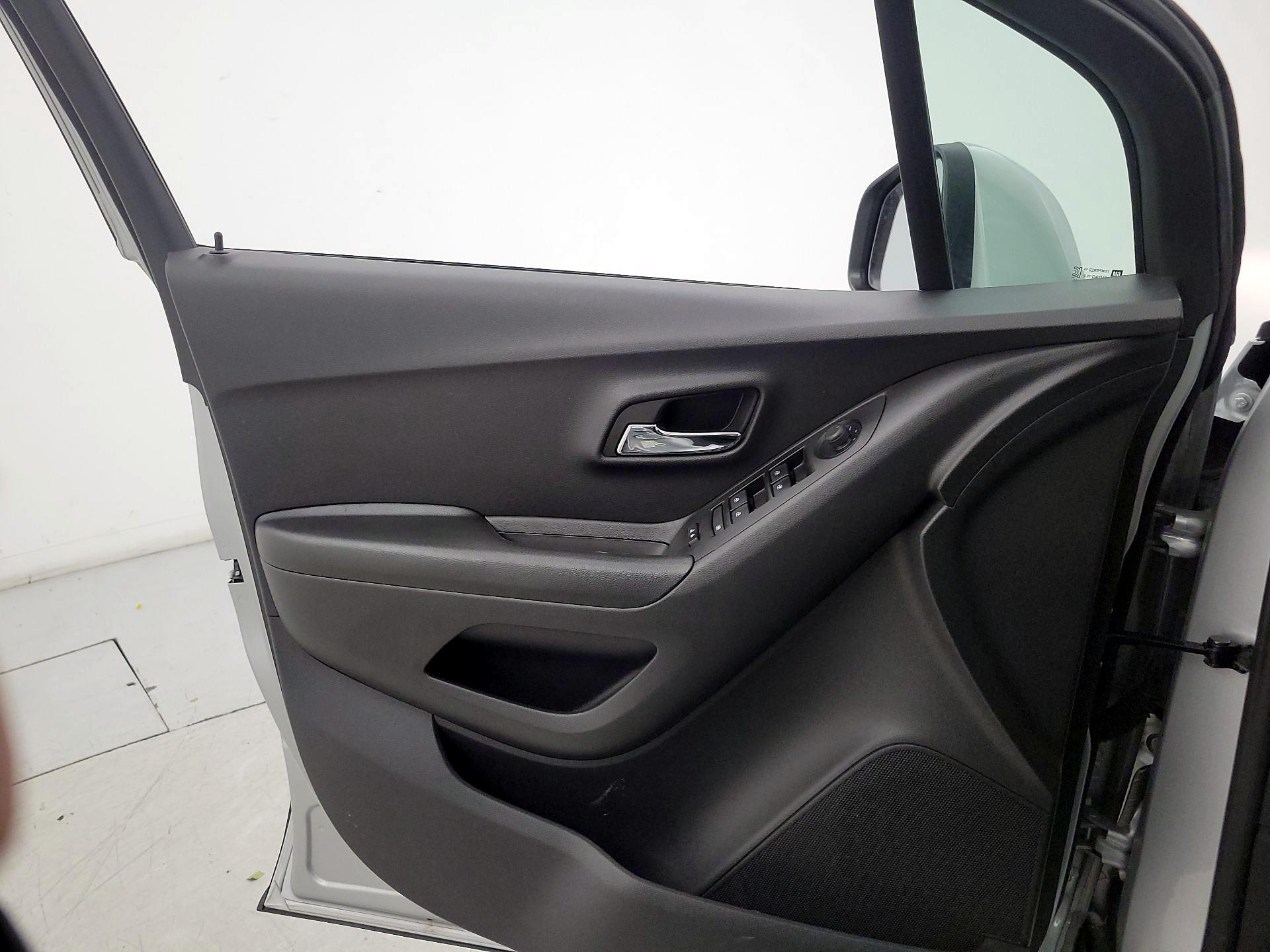 Thumbnail: 2022 Chevrolet Trax - 12