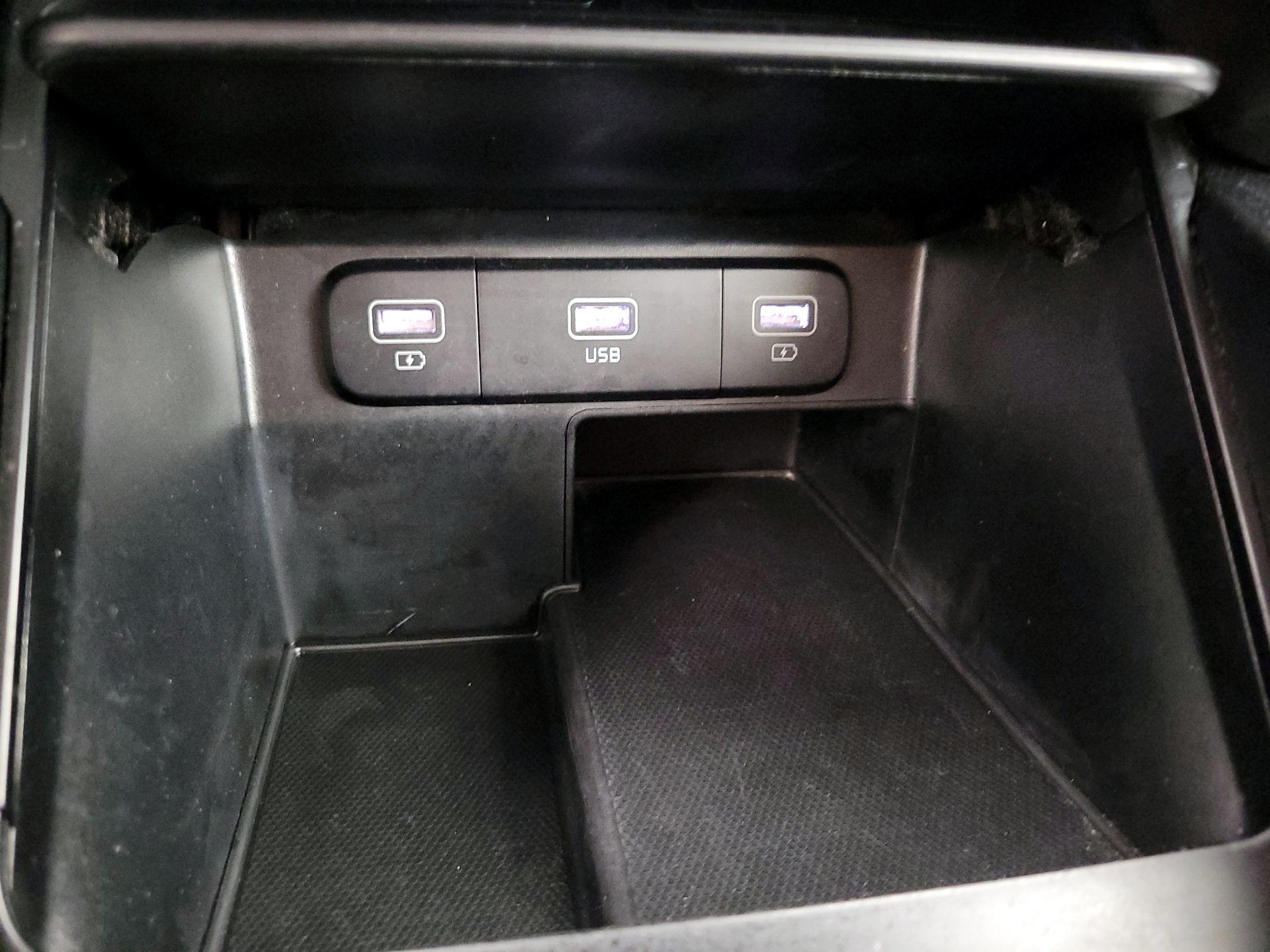 Thumbnail: 2021 Kia Sorento - 18