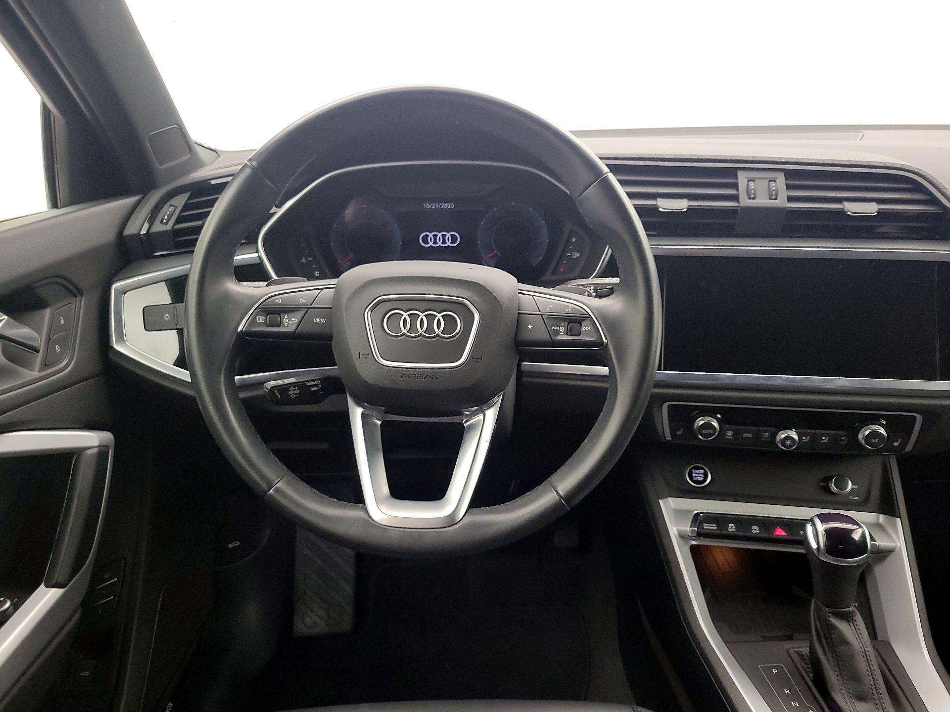 Thumbnail: 2023 Audi Q3 - 10