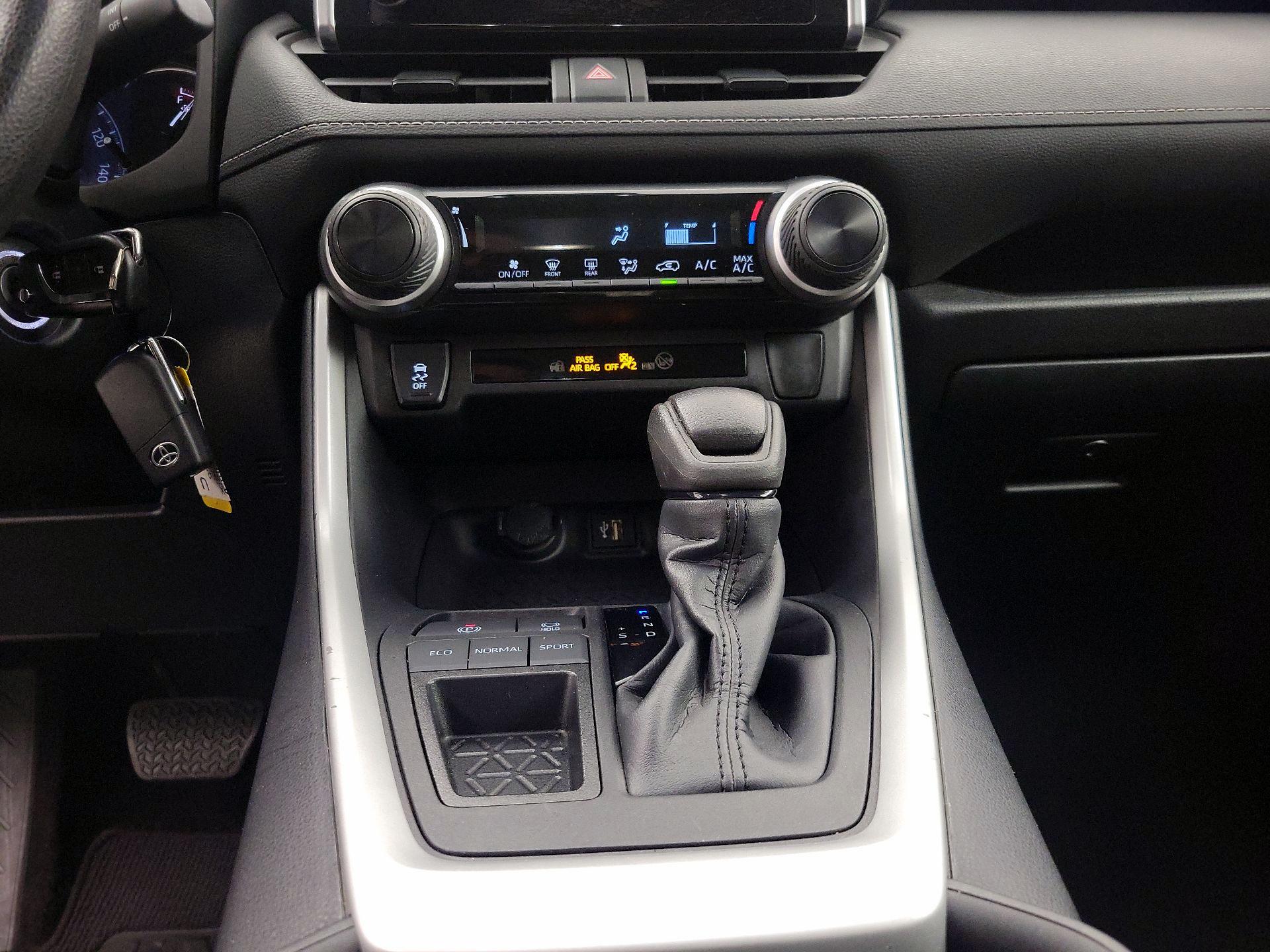 Thumbnail: 2023 Toyota RAV4 - 17