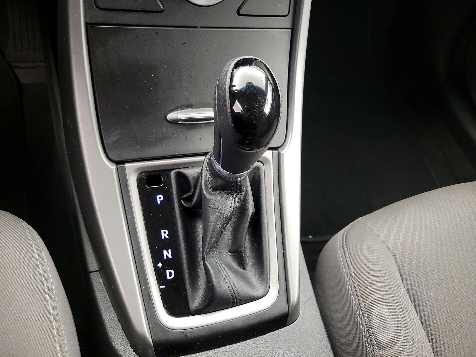 Thumbnail: 2015 Hyundai Elantra - 17