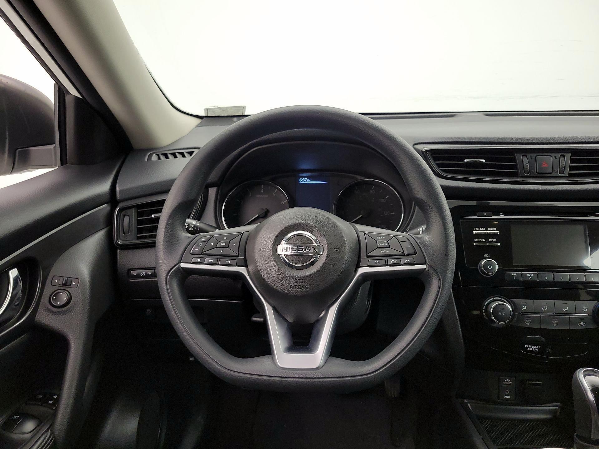 Thumbnail: 2017 Nissan Rogue - 10