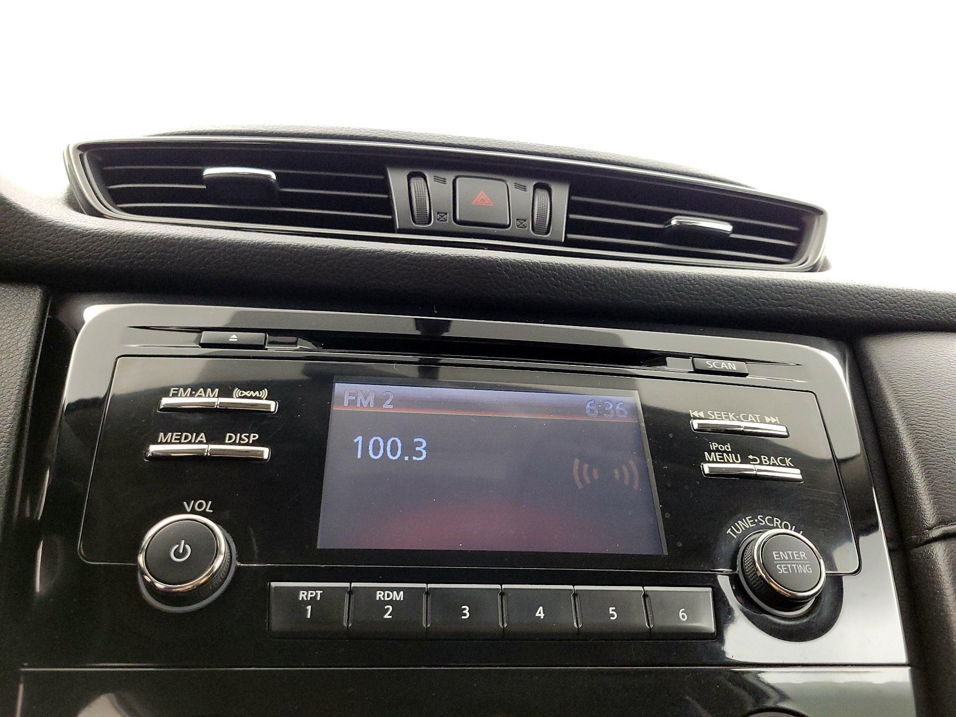 Thumbnail: 2017 Nissan Rogue - 15