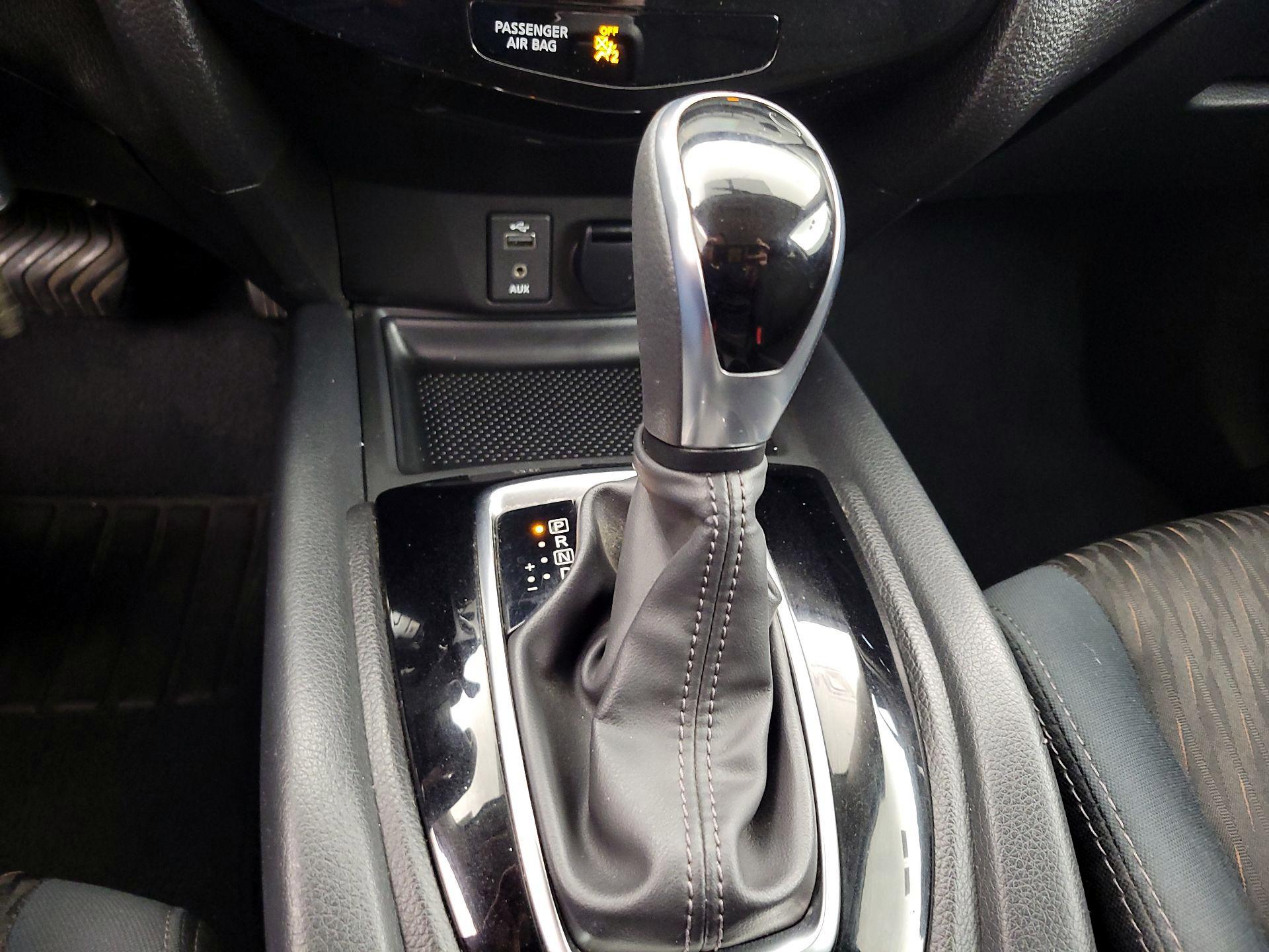 Thumbnail: 2017 Nissan Rogue - 17