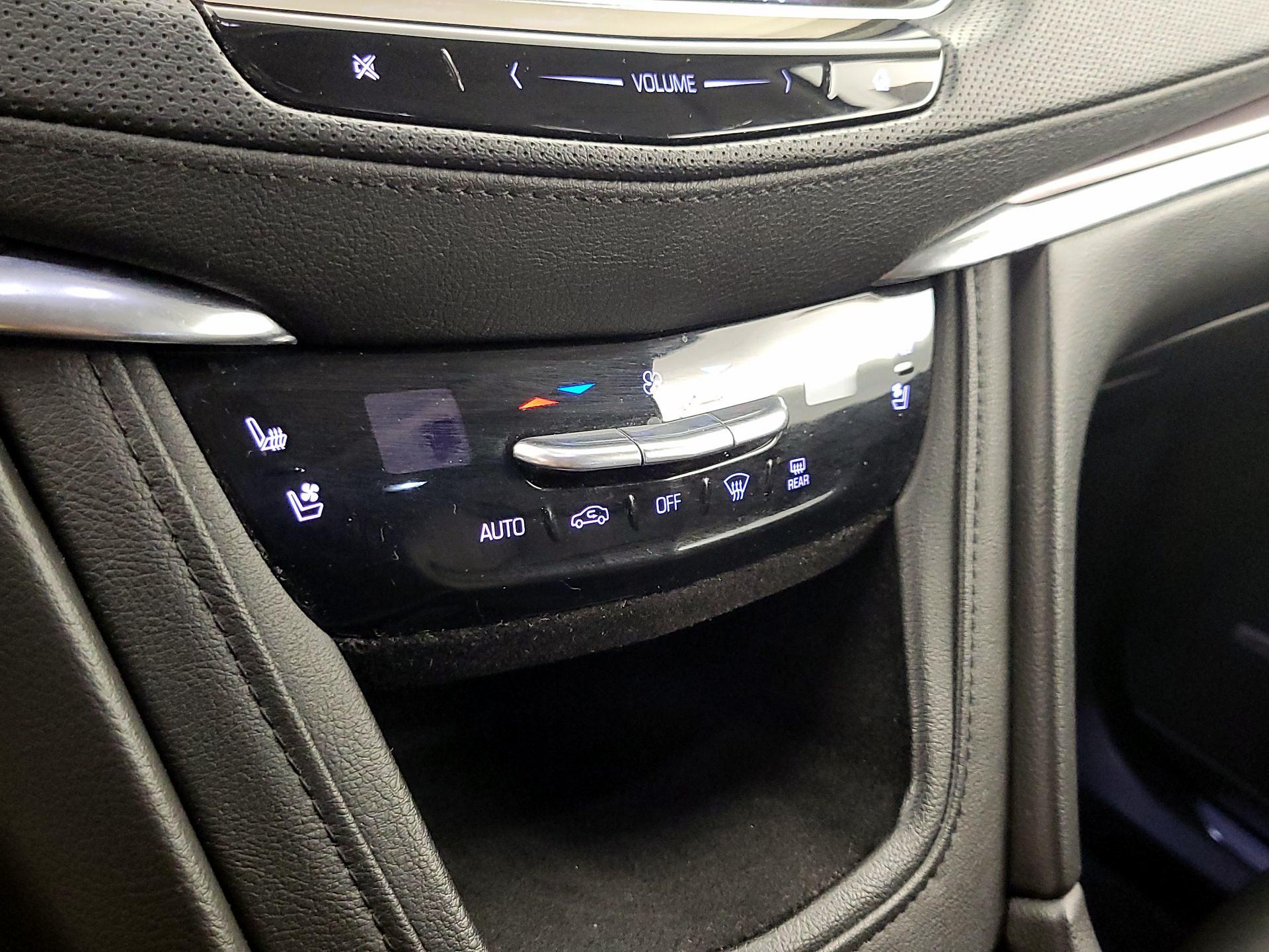 Thumbnail: 2019 Cadillac XT5 - 17