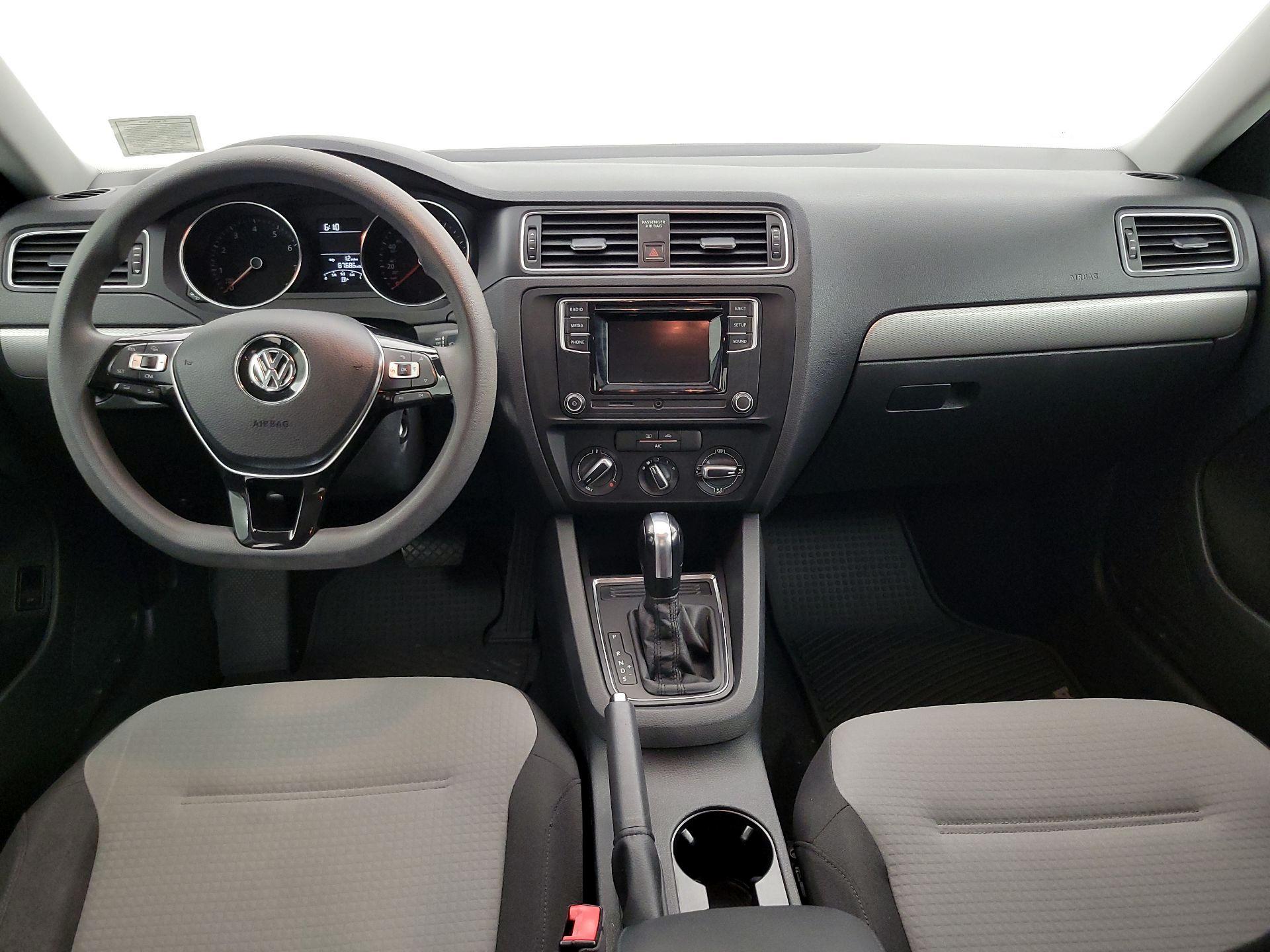 Thumbnail: 2017 Volkswagen Jetta - 9