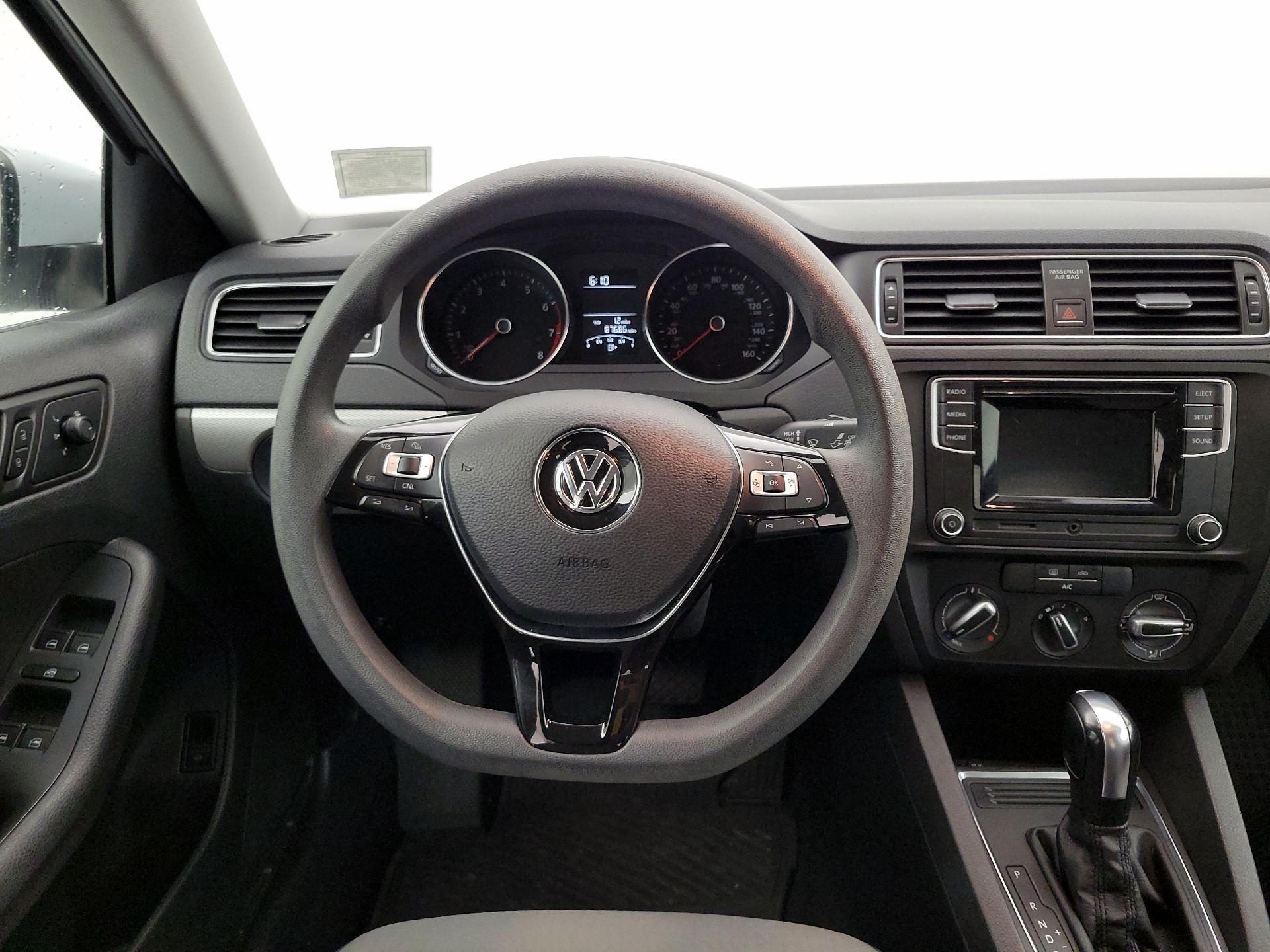 Thumbnail: 2017 Volkswagen Jetta - 10