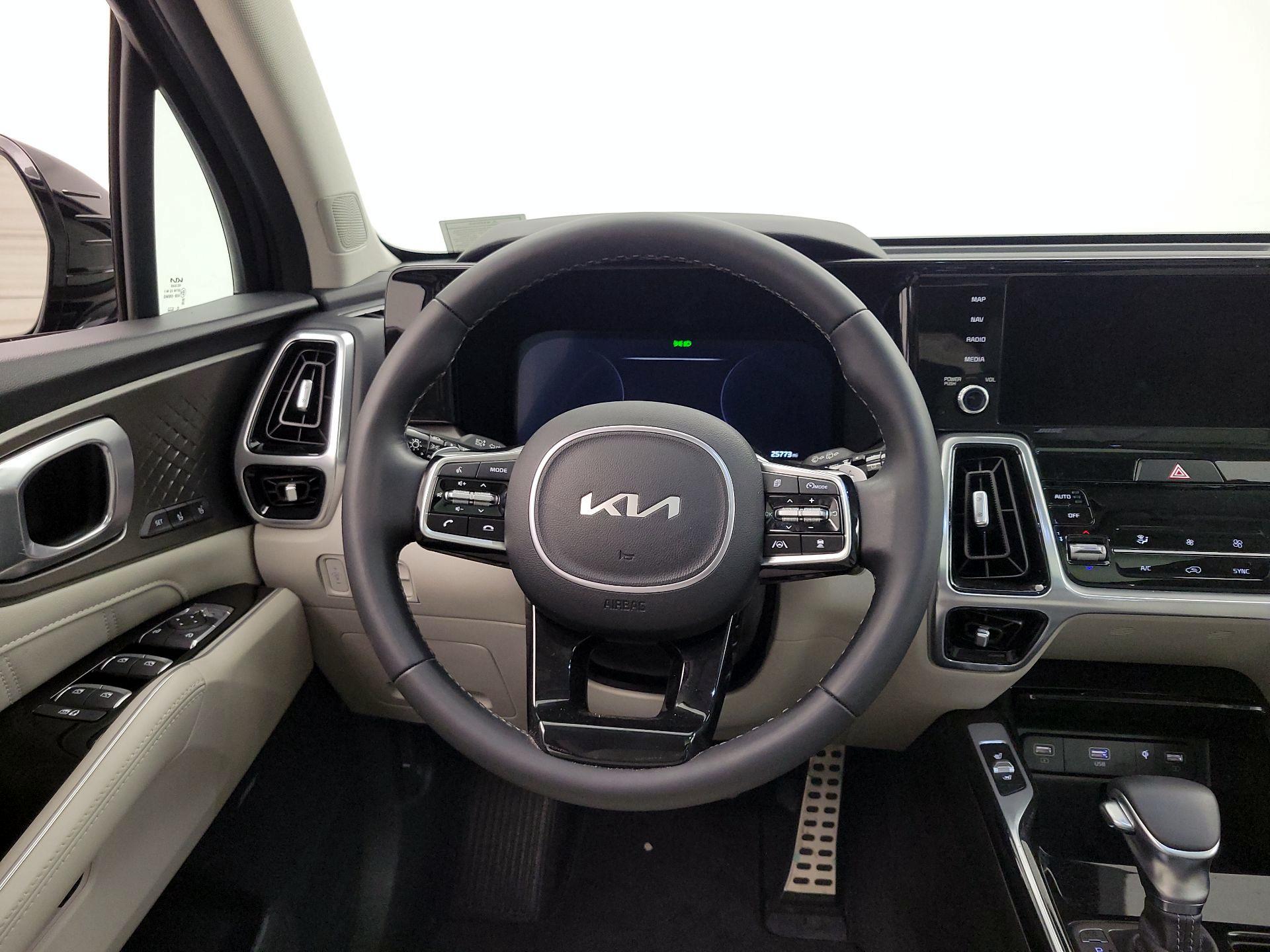 Thumbnail: 2023 Kia Sorento - 10