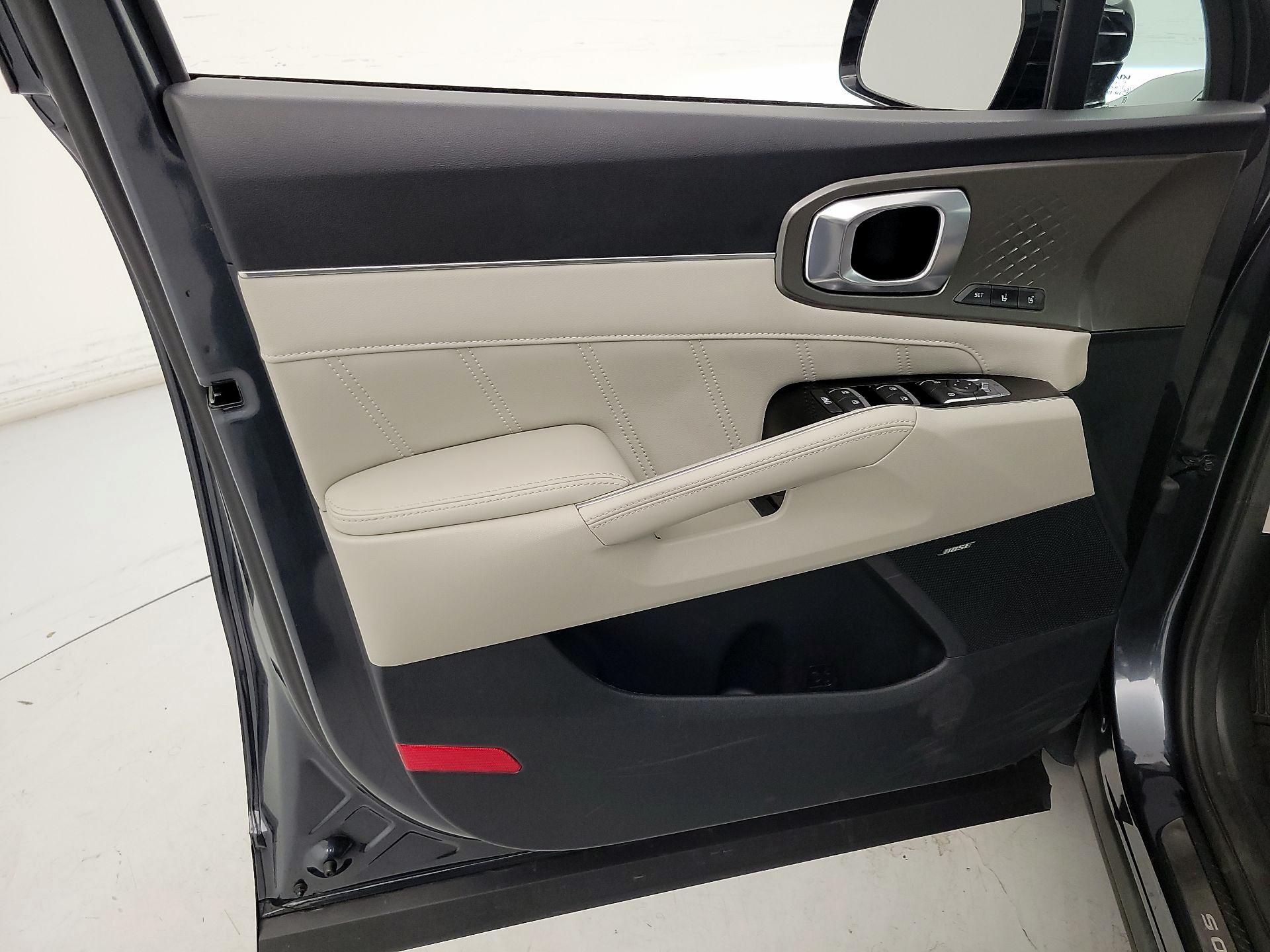 Thumbnail: 2023 Kia Sorento - 12