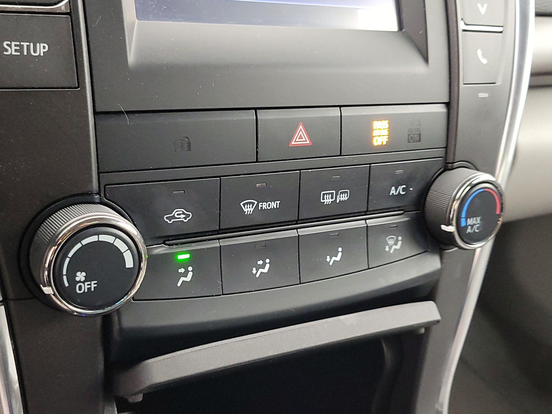 Thumbnail: 2016 Toyota Camry - 16