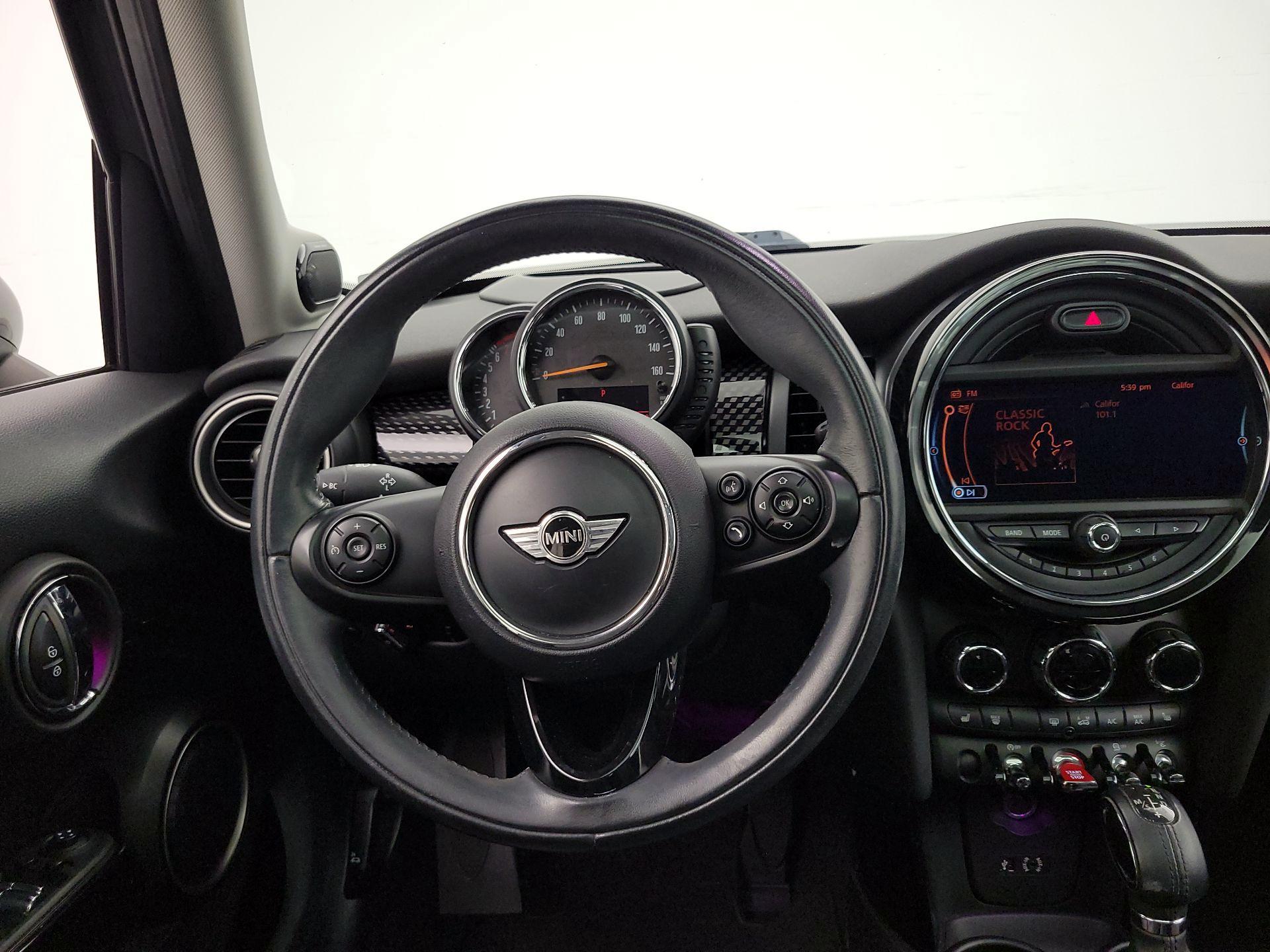 Thumbnail: 2015 MINI Cooper Hardtop - 10