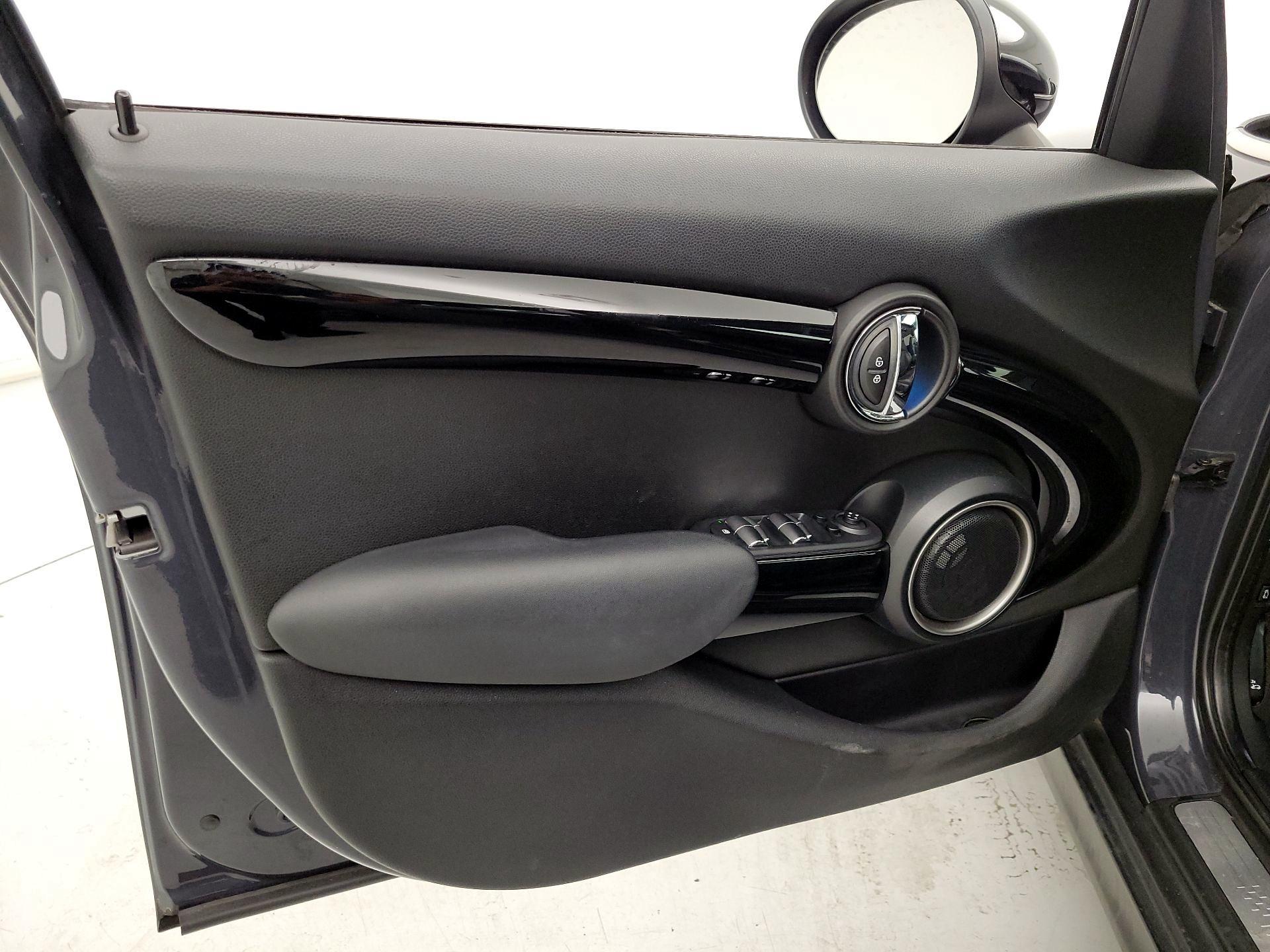 Thumbnail: 2015 MINI Cooper Hardtop - 12