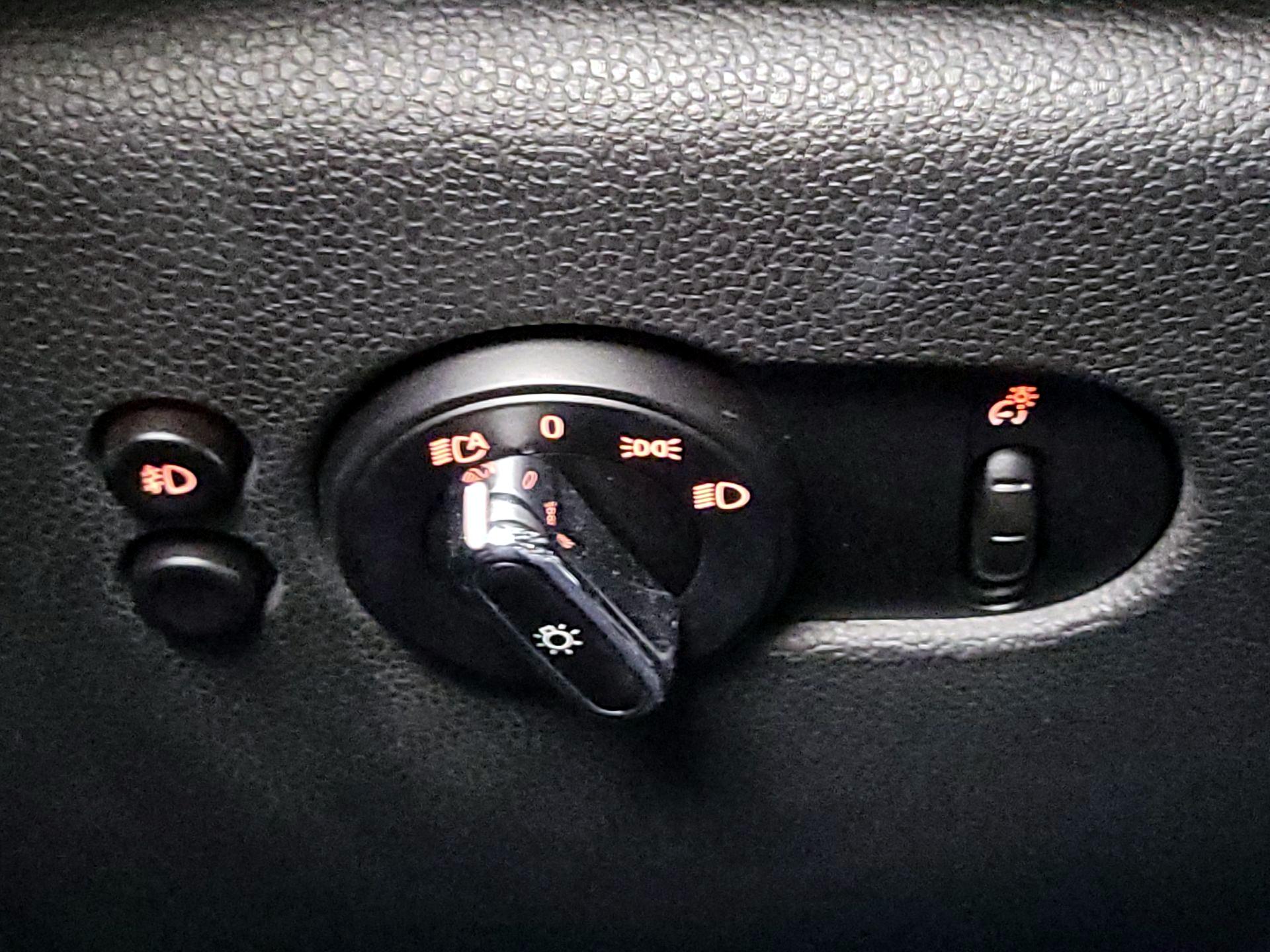 Thumbnail: 2015 MINI Cooper Hardtop - 13