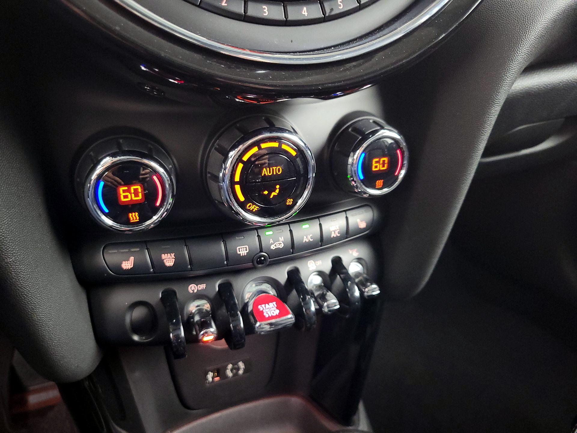 Thumbnail: 2015 MINI Cooper Hardtop - 16