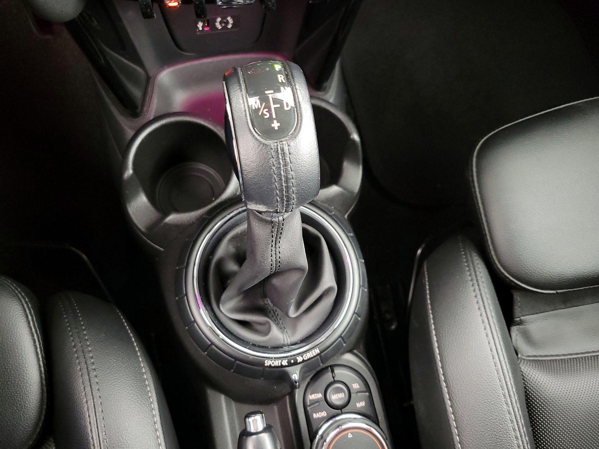 Thumbnail: 2015 MINI Cooper Hardtop - 17