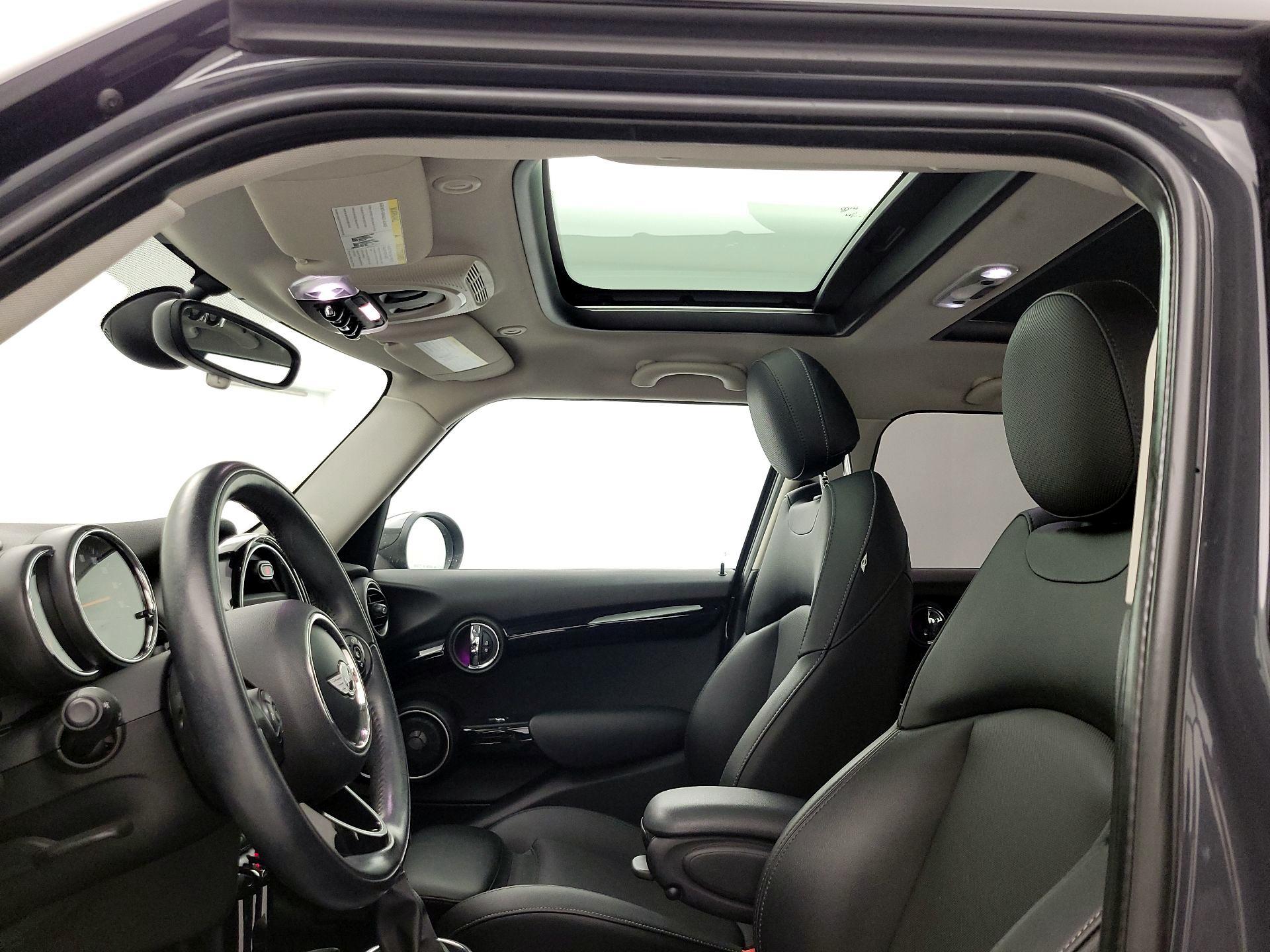 Thumbnail: 2015 MINI Cooper Hardtop - 19