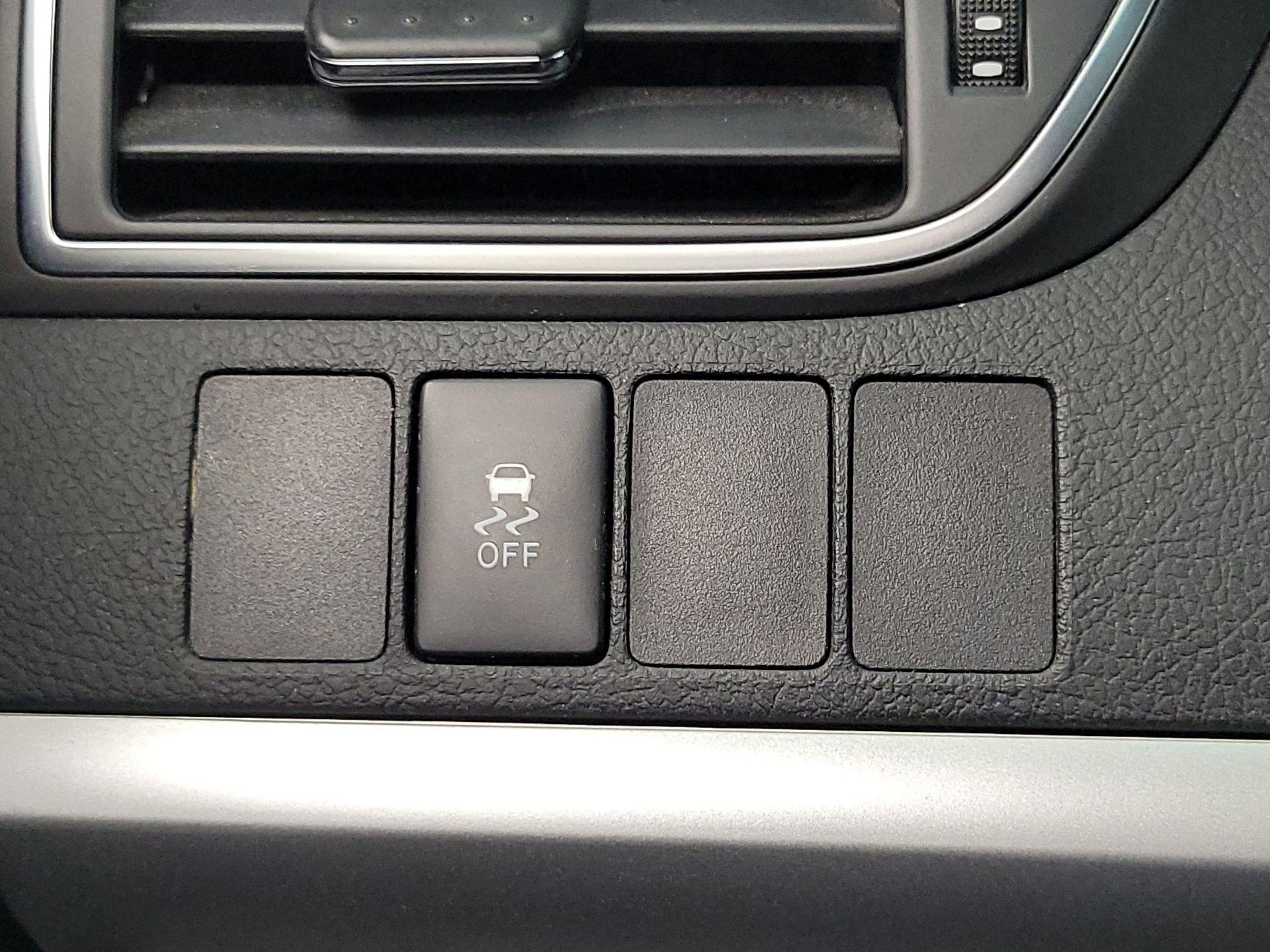 Thumbnail: 2016 Toyota Camry - 13