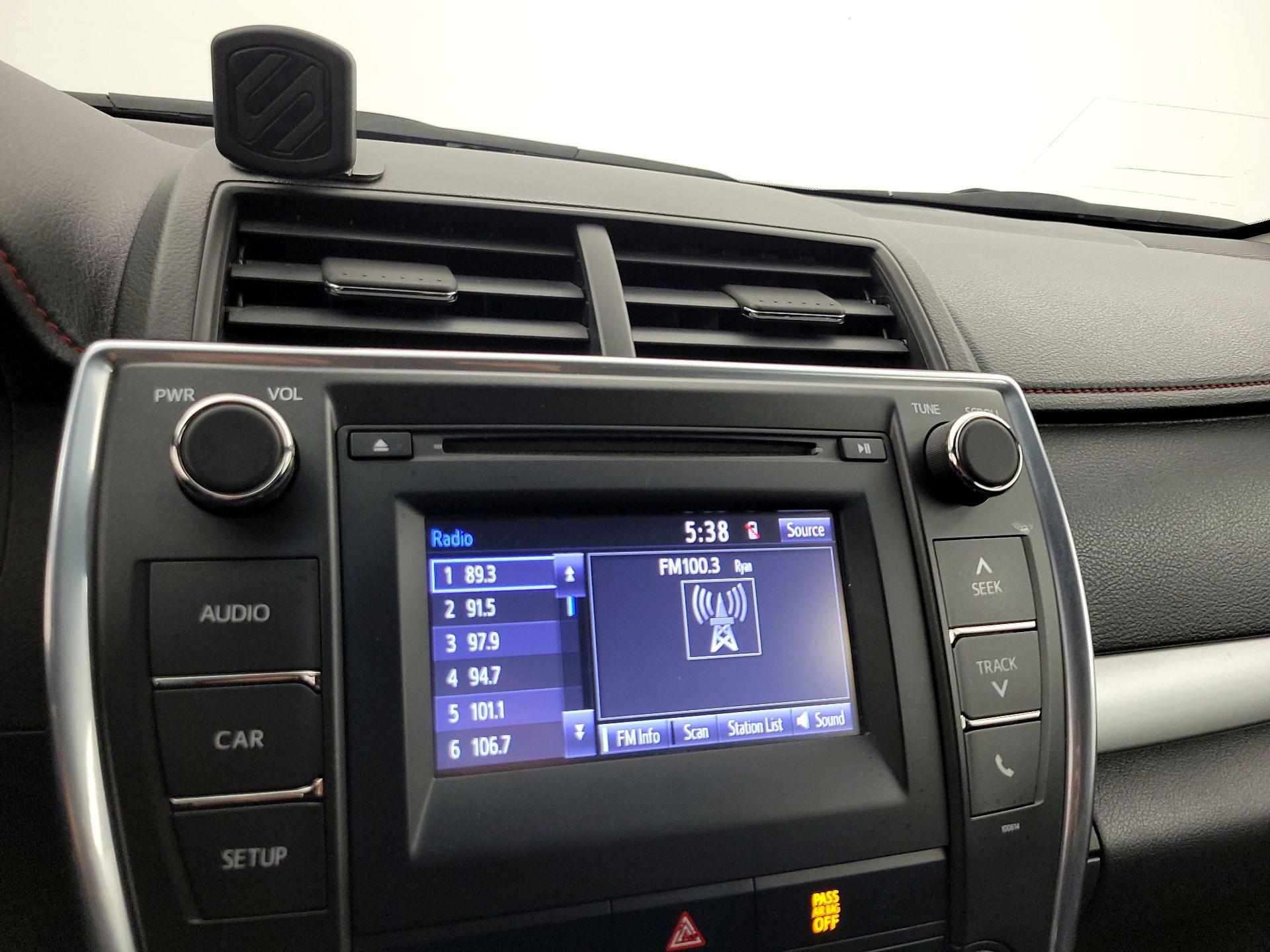 Thumbnail: 2016 Toyota Camry - 15