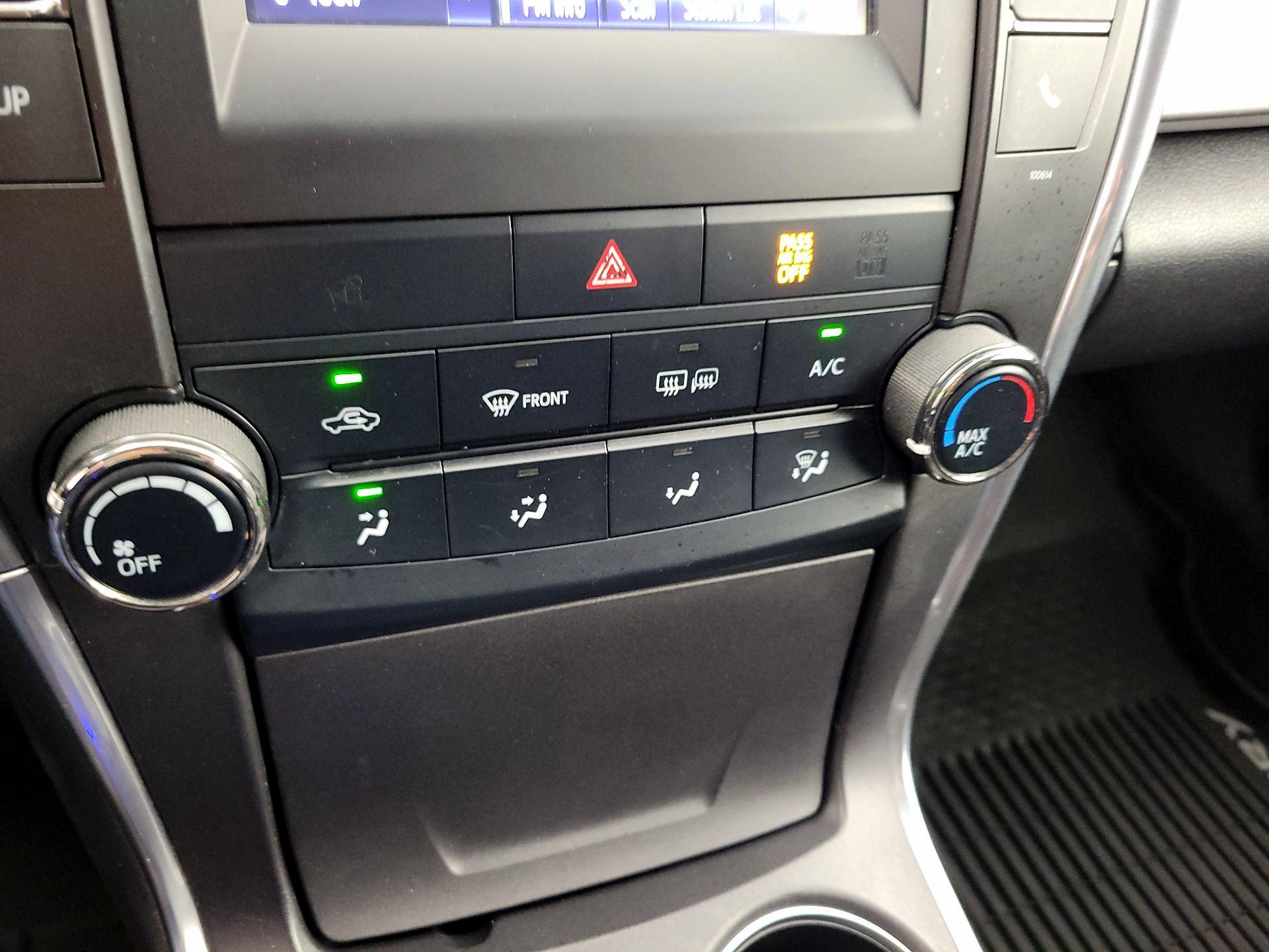 Thumbnail: 2016 Toyota Camry - 16