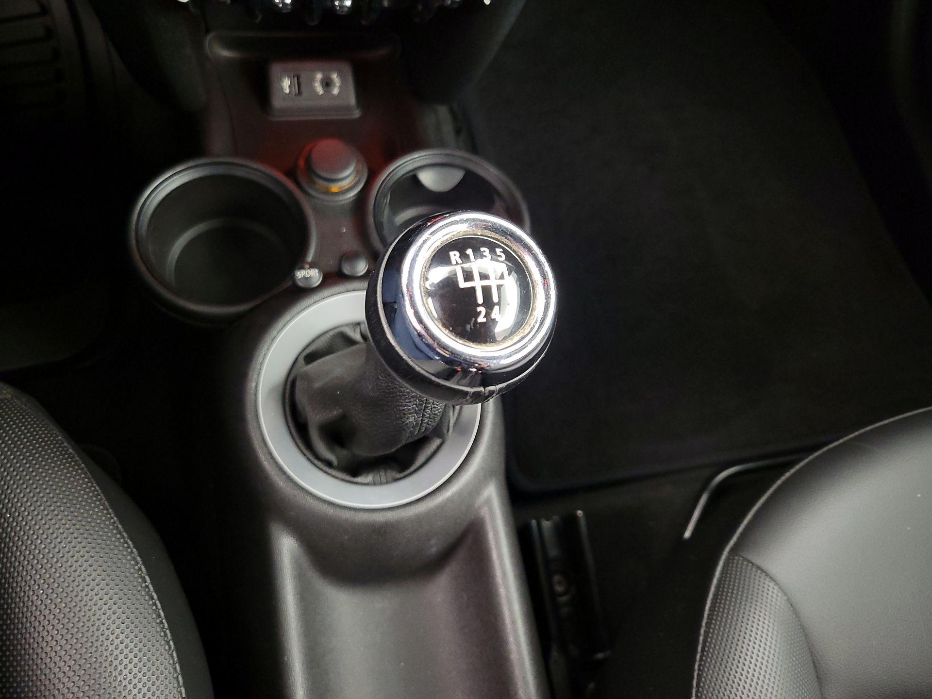 Thumbnail: 2015 MINI Cooper - 15