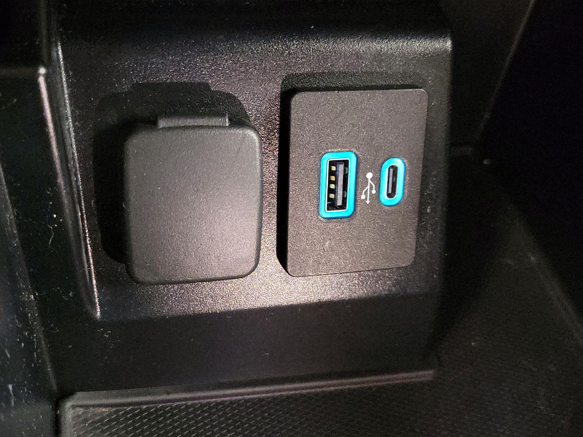 Thumbnail: 2020 Ford Explorer - 18