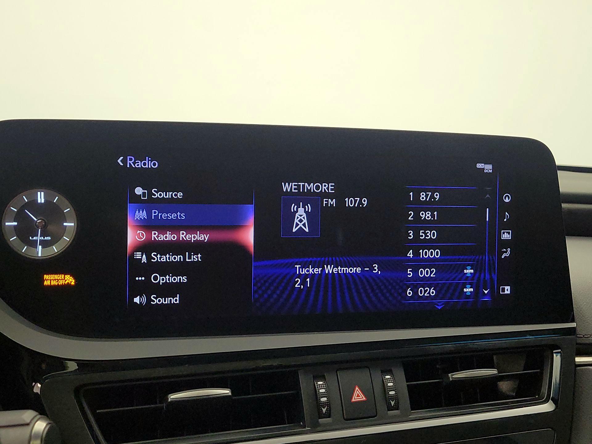 Thumbnail: 2022 Lexus ES - 16