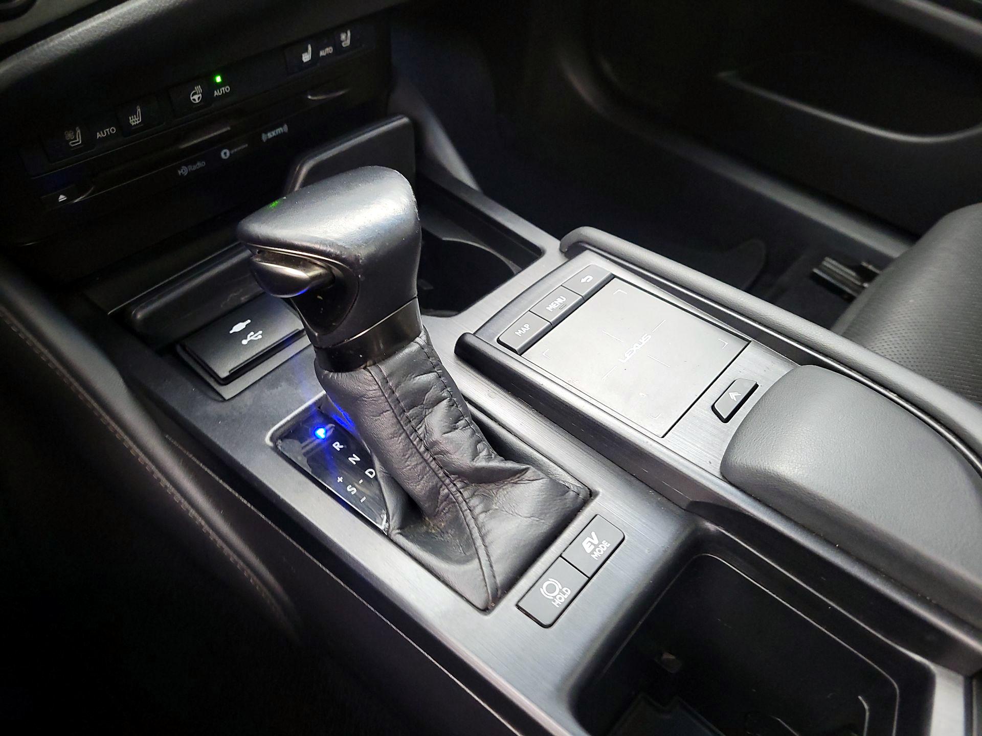 Thumbnail: 2022 Lexus ES - 18