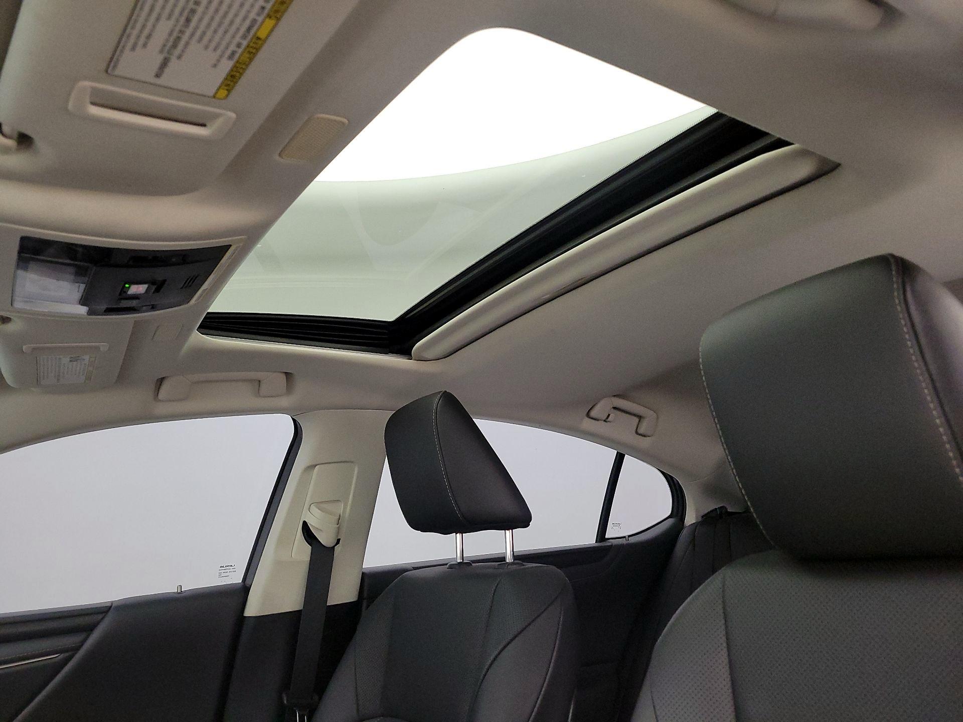 Thumbnail: 2022 Lexus ES - 20