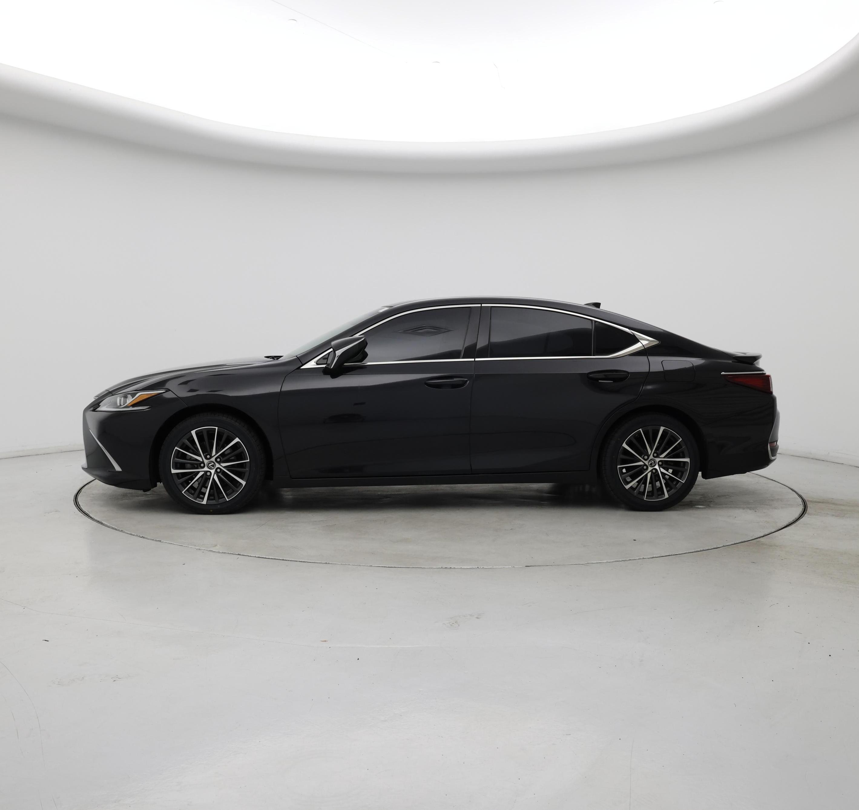 Thumbnail: 2022 Lexus ES - 3