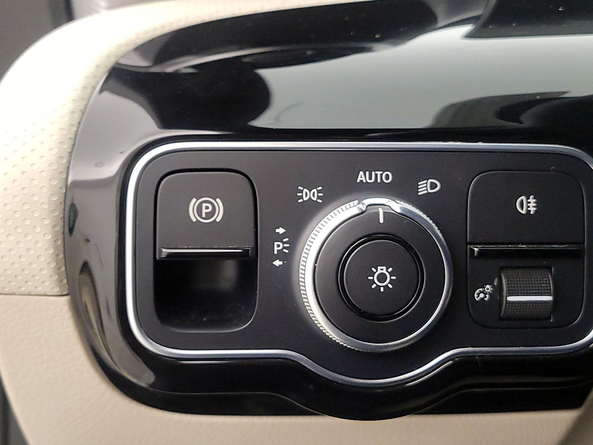 Thumbnail: 2020 Mercedes-Benz A-Class - 13