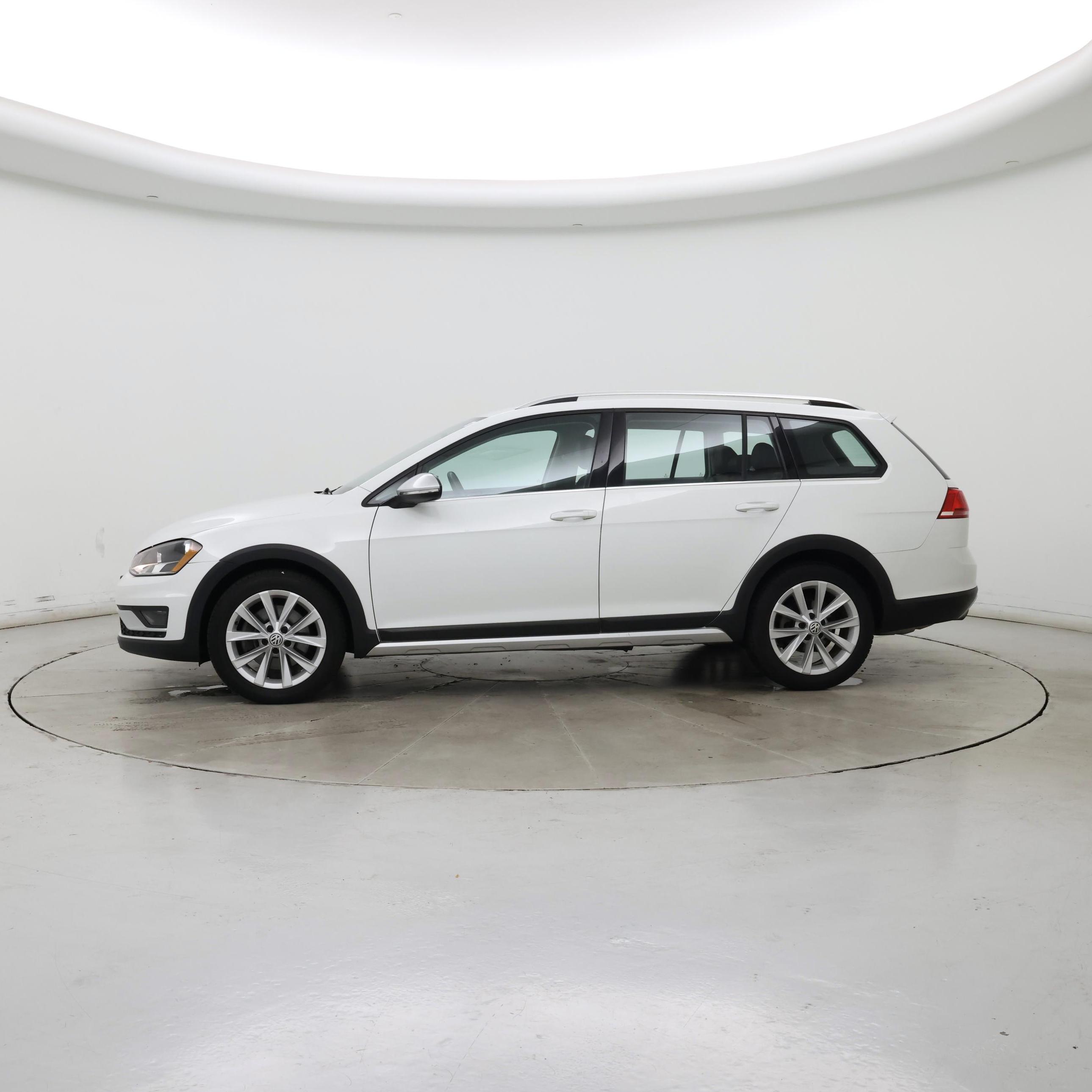 Thumbnail: 2017 Volkswagen Golf - 3