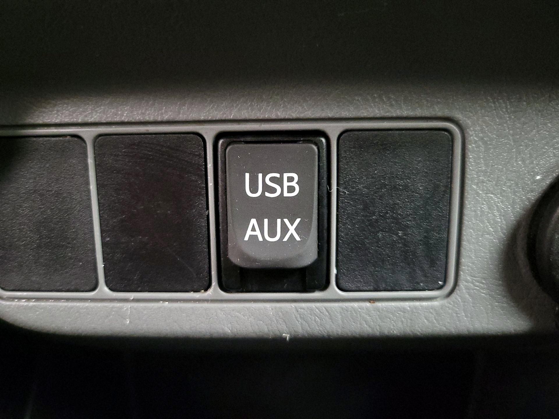 Thumbnail: 2015 Toyota Tacoma - 17