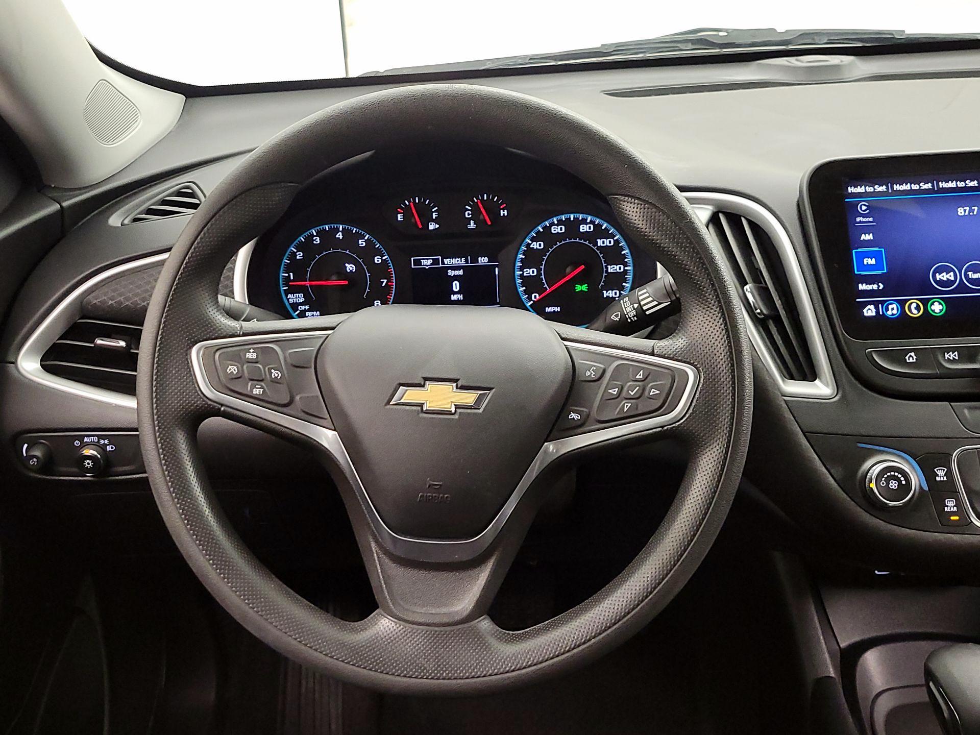 Thumbnail: 2022 Chevrolet Malibu - 10