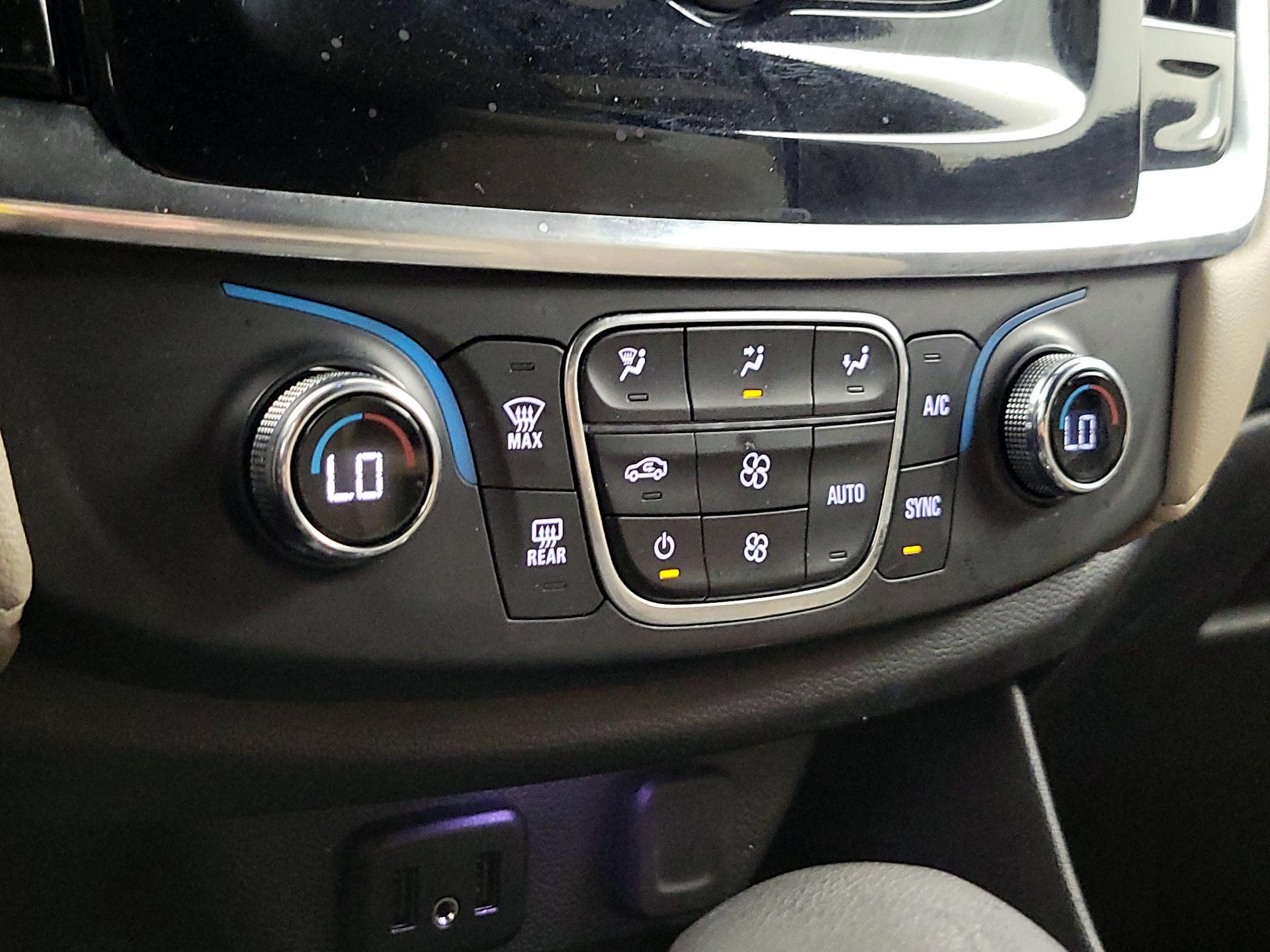 Thumbnail: 2023 Chevrolet Traverse - 16