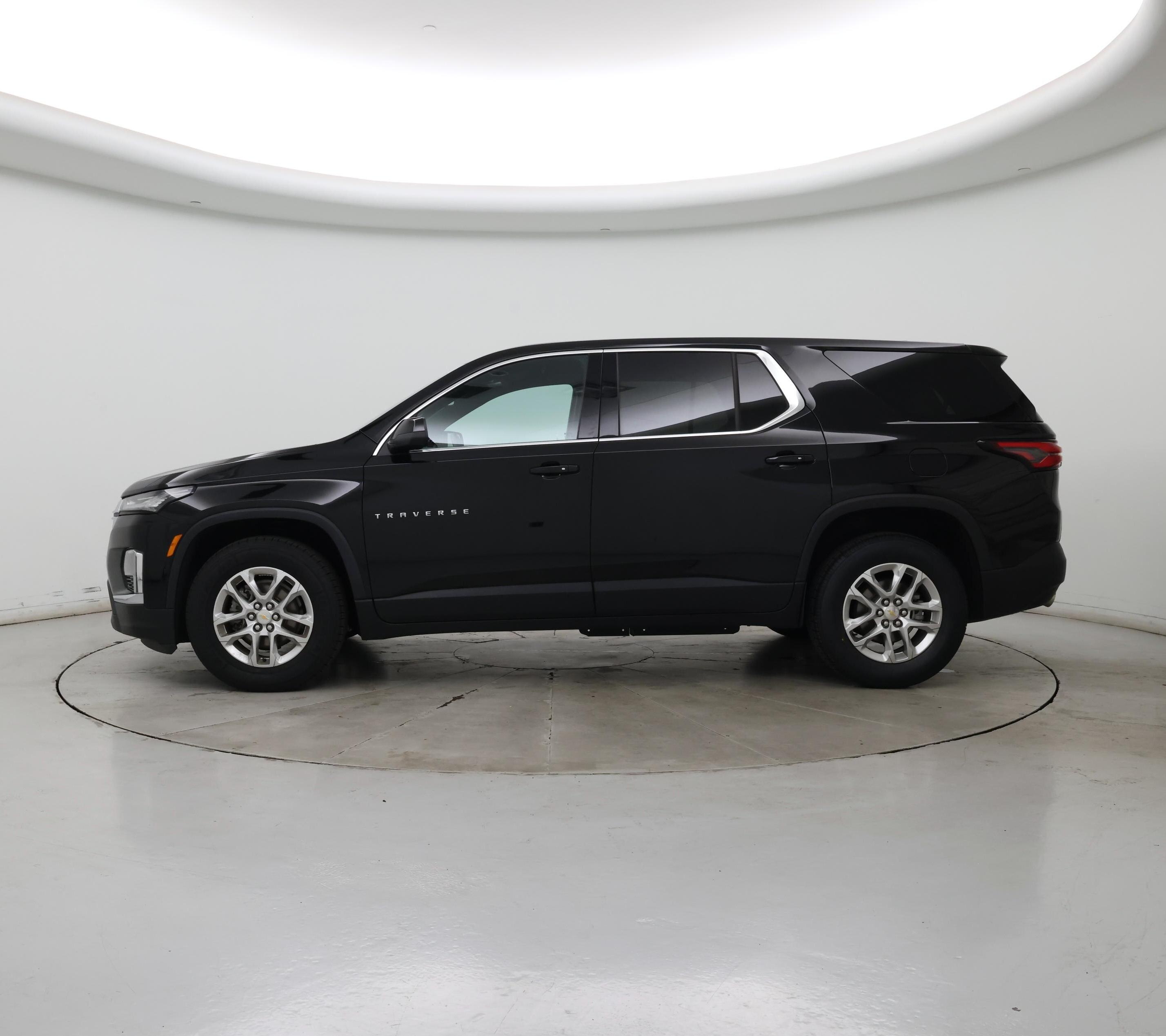 Thumbnail: 2023 Chevrolet Traverse - 3