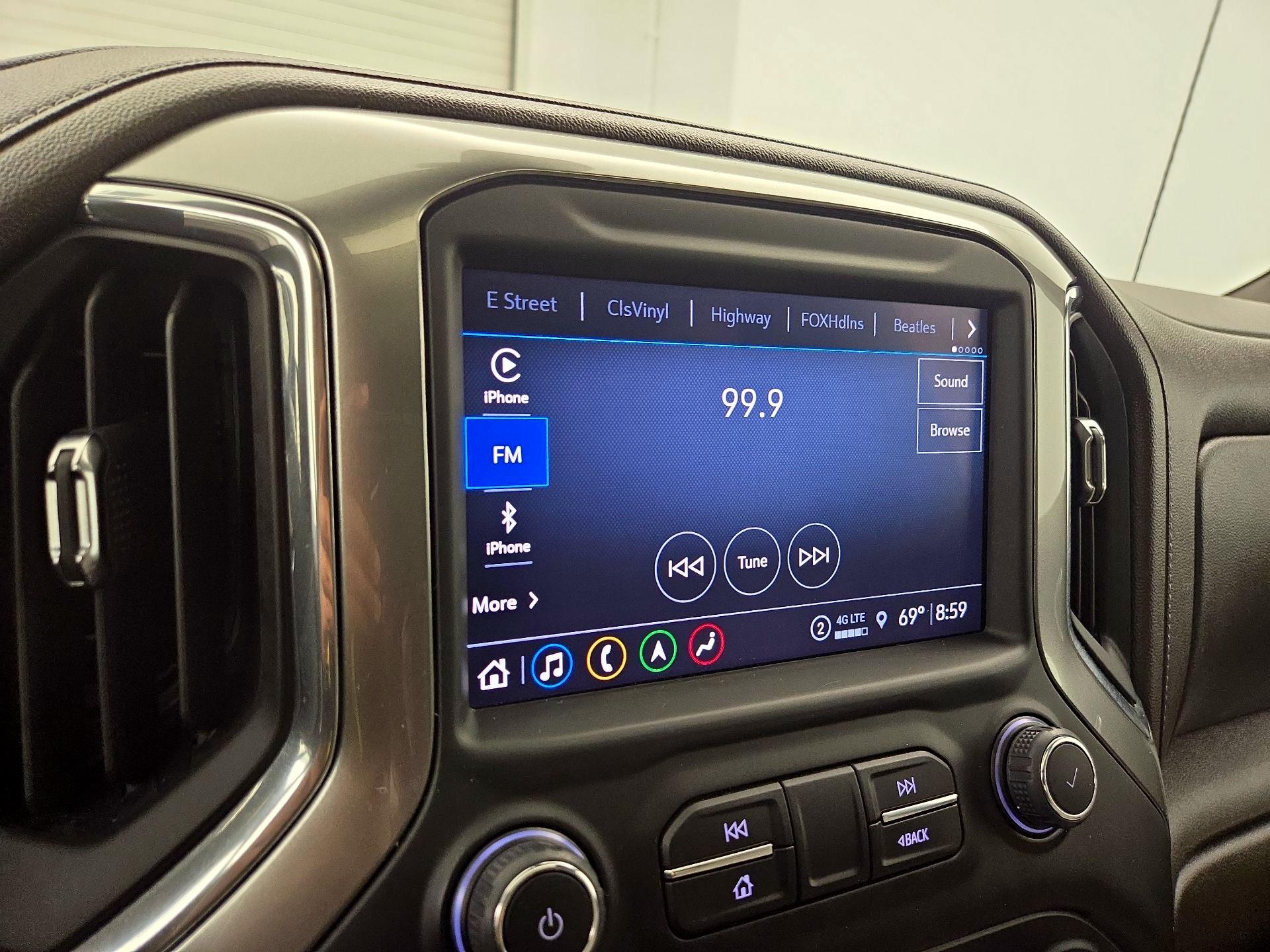 Thumbnail: 2022 Chevrolet Silverado 1500 - 16