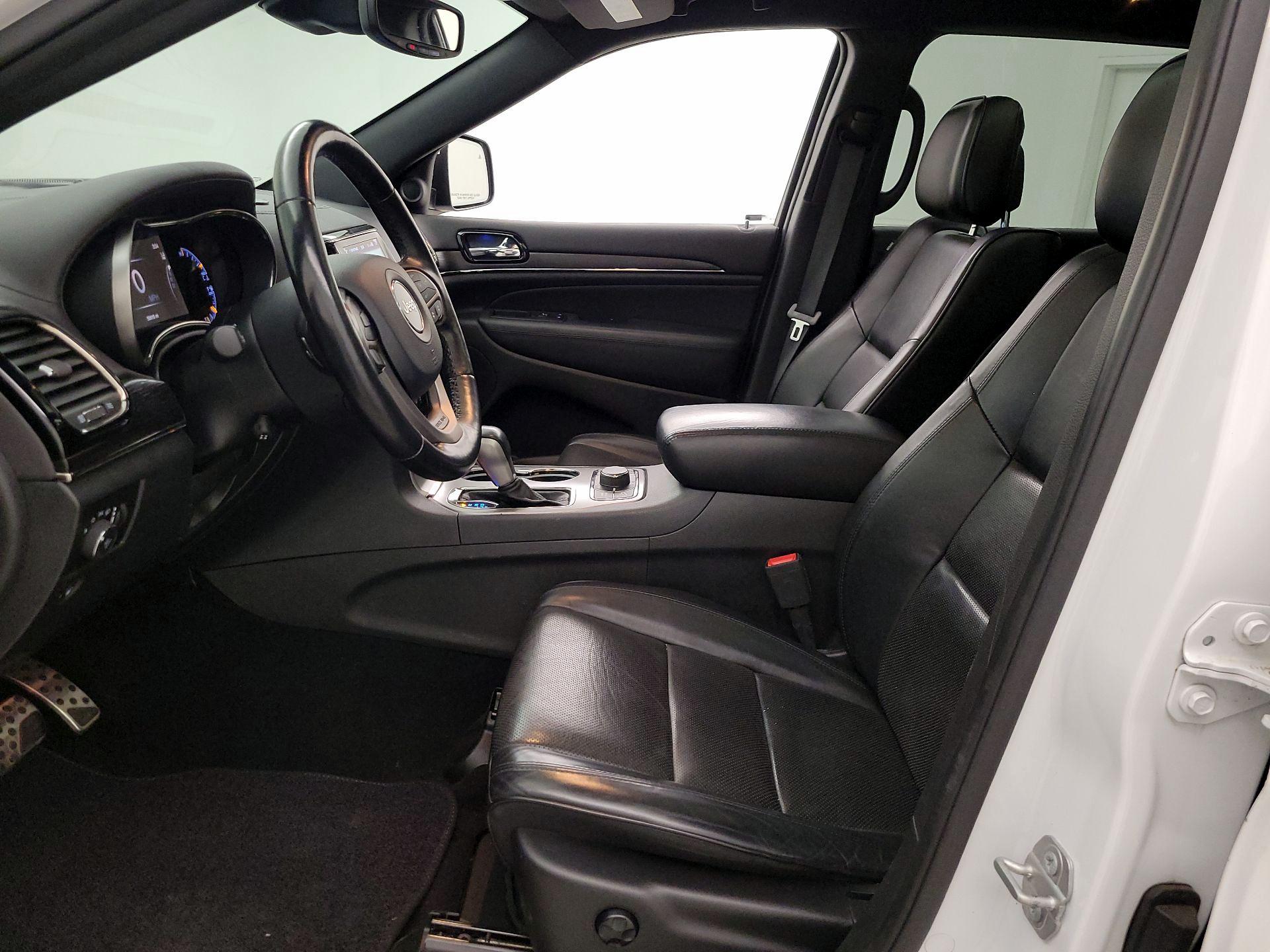 Thumbnail: 2020 Jeep Grand Cherokee - 11