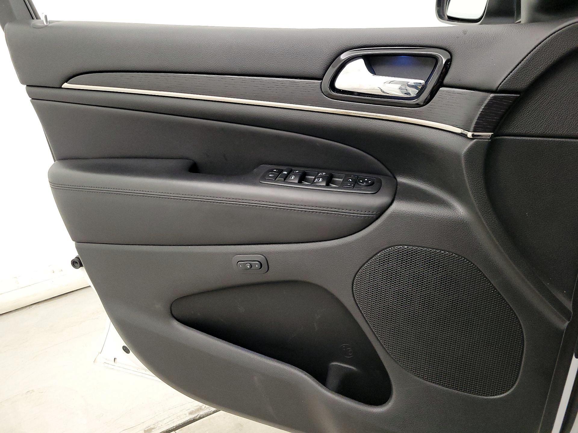 Thumbnail: 2020 Jeep Grand Cherokee - 12