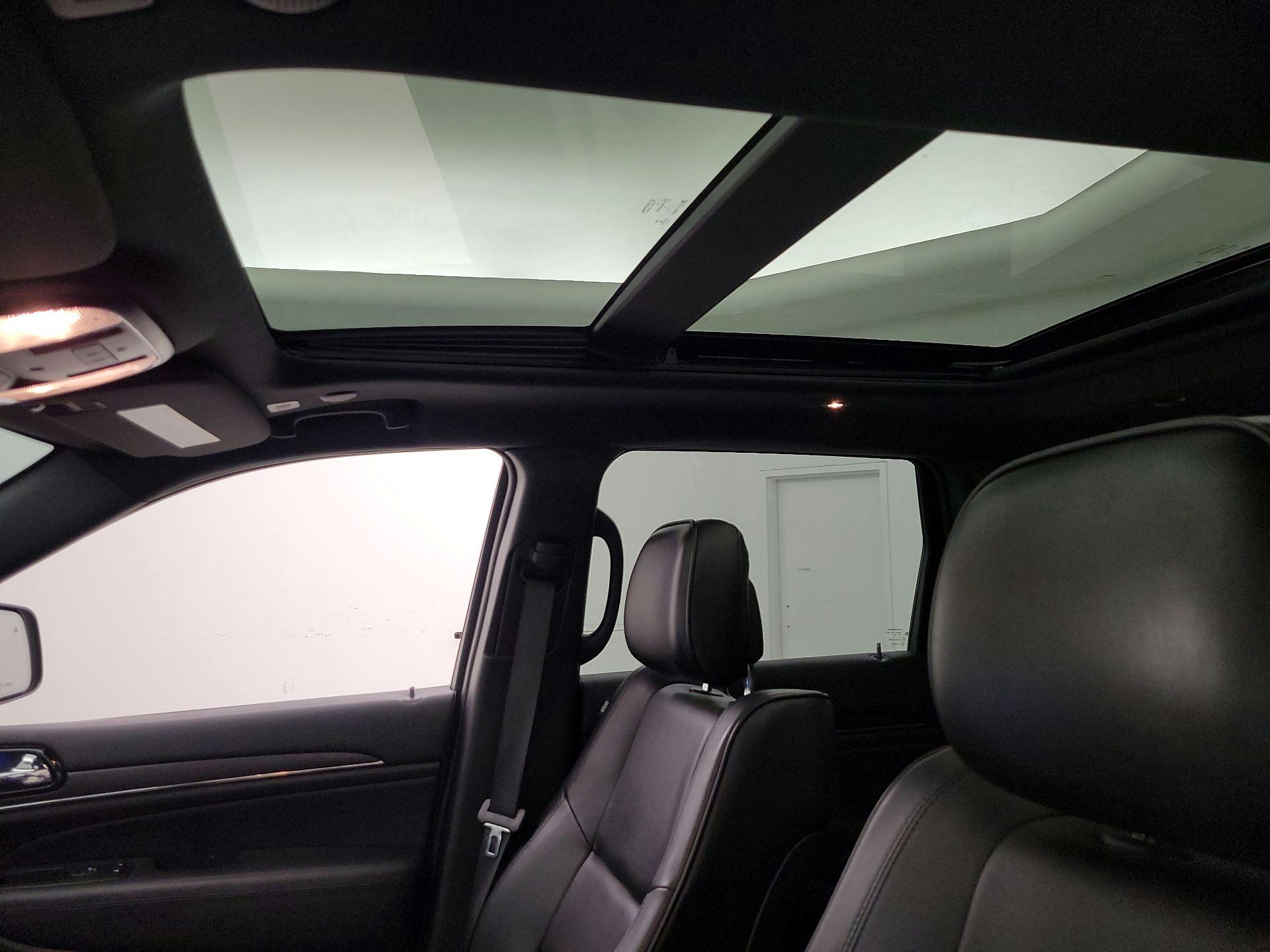 Thumbnail: 2020 Jeep Grand Cherokee - 20