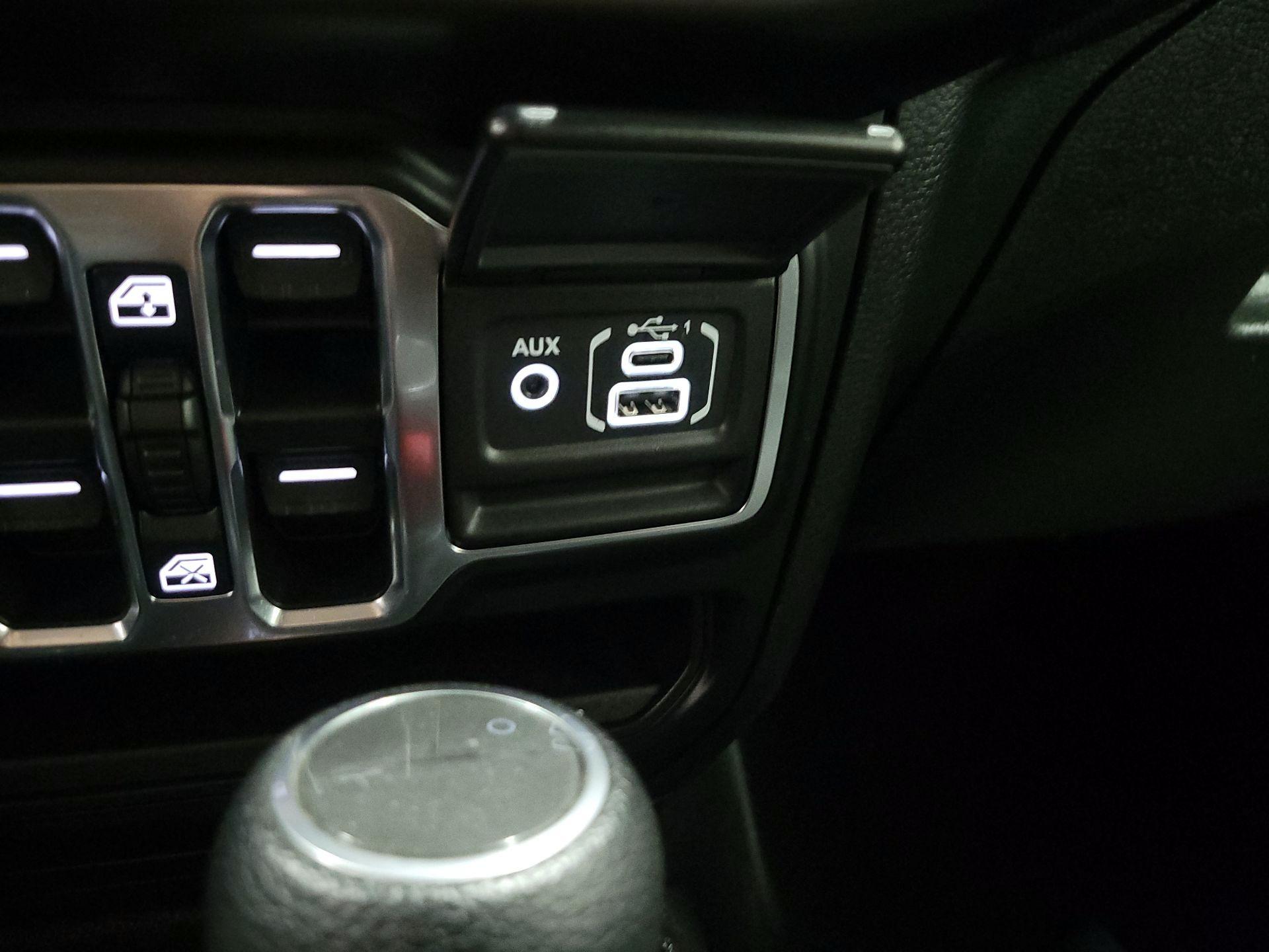 Thumbnail: 2023 Jeep Gladiator - 18