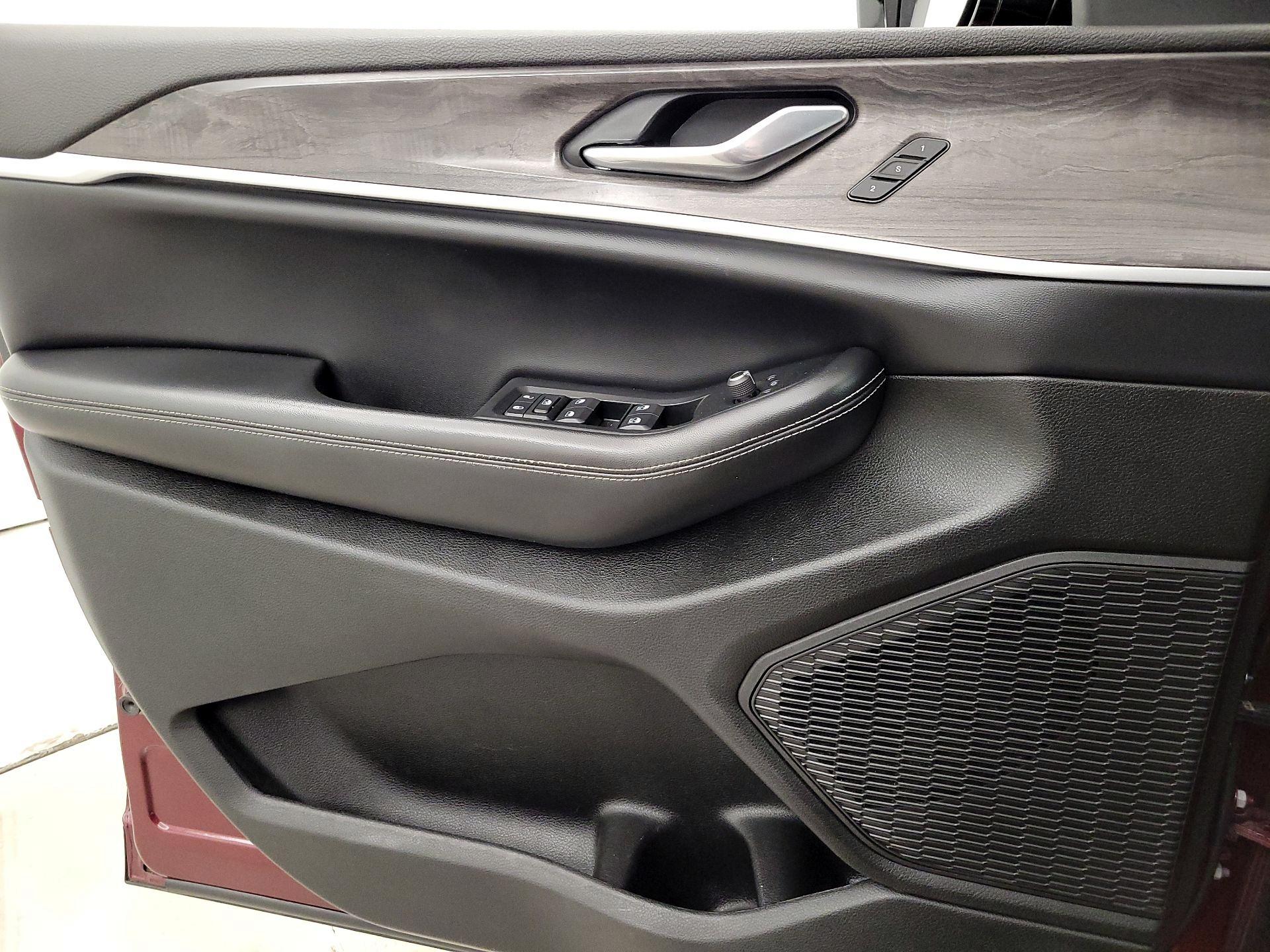 Thumbnail: 2023 Jeep Grand Cherokee - 12